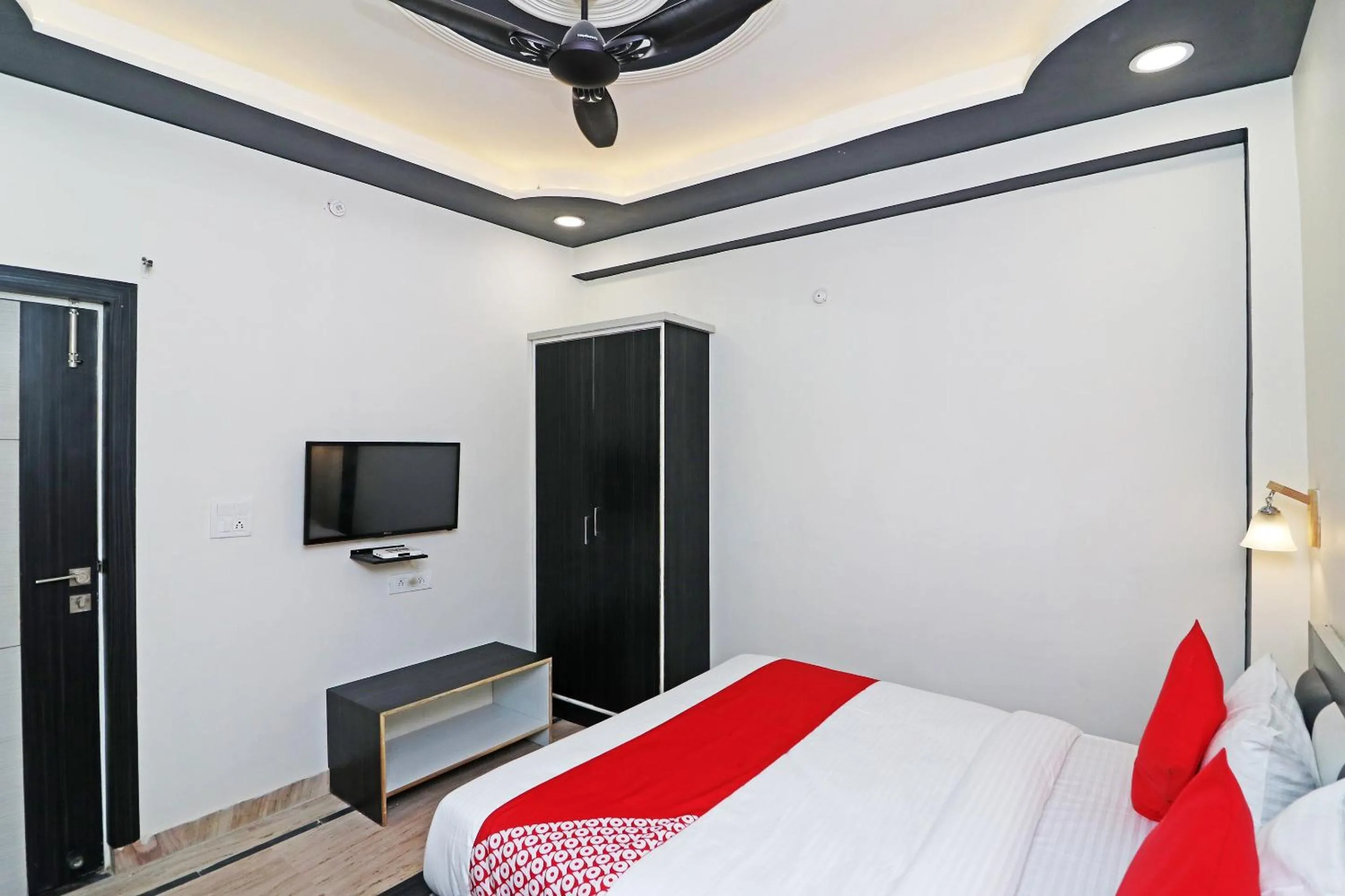 HOTEL O 03 TOWN HOUSE Shaheed Captain Shubham Gupta metro station