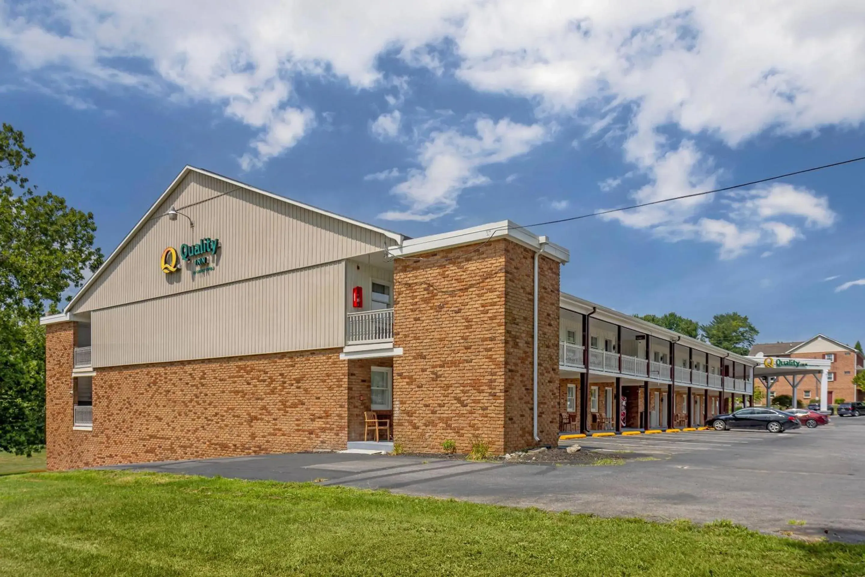 Property building in Quality Inn Smoketown - Lancaster Area Property building in Quality Inn Smoketown - Lancaster Area