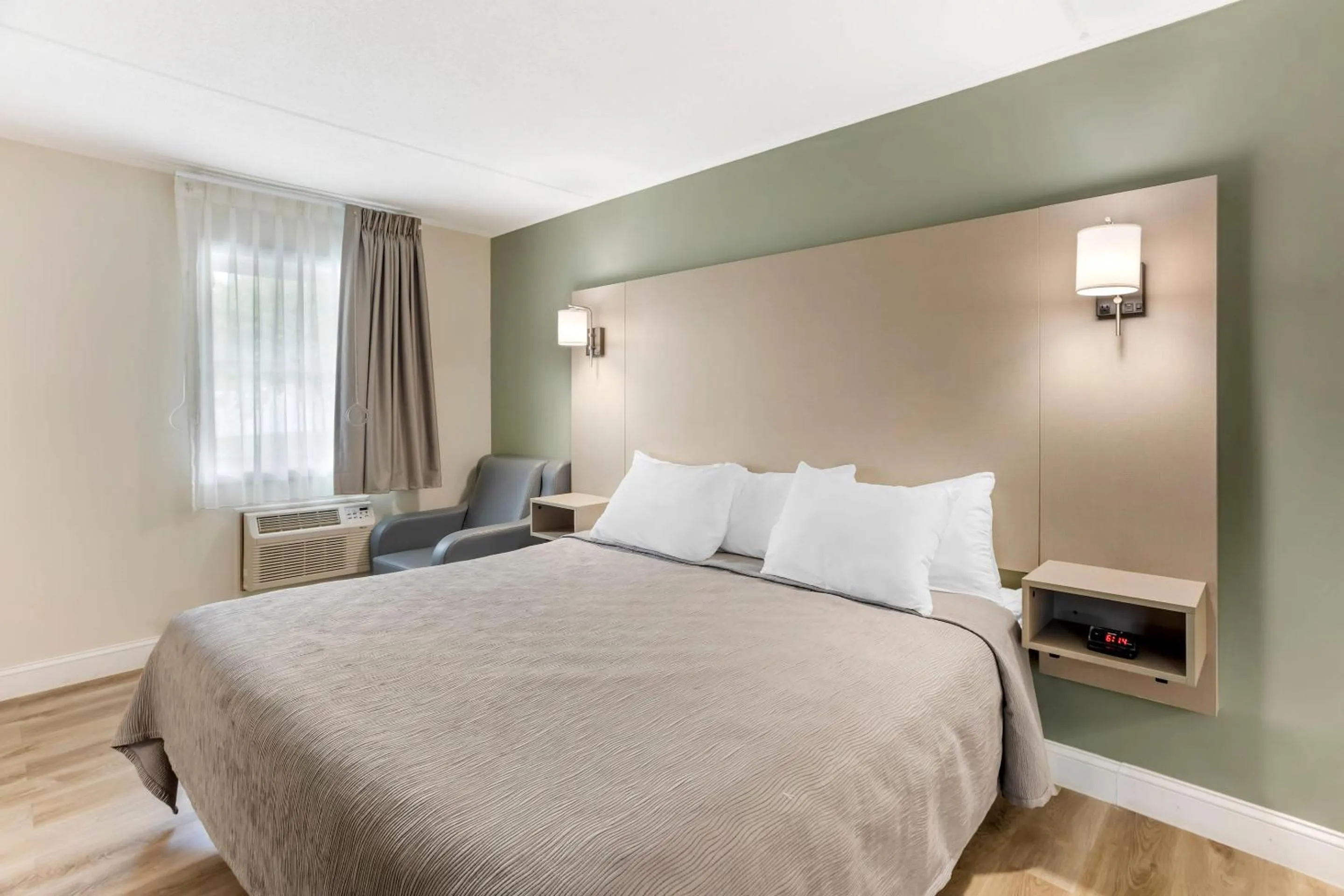 Bedroom, Bed in Quality Inn Smoketown - Lancaster Area