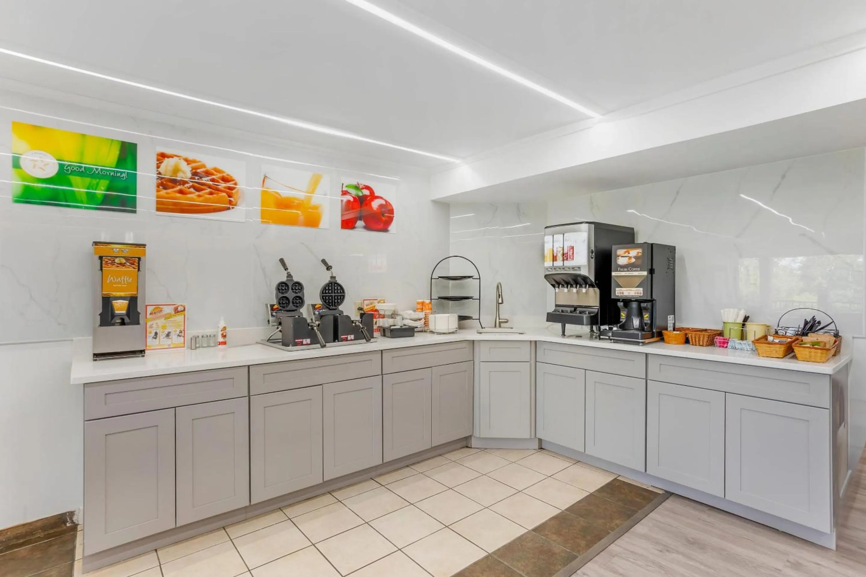 Breakfast in Quality Inn Smoketown - Lancaster Area