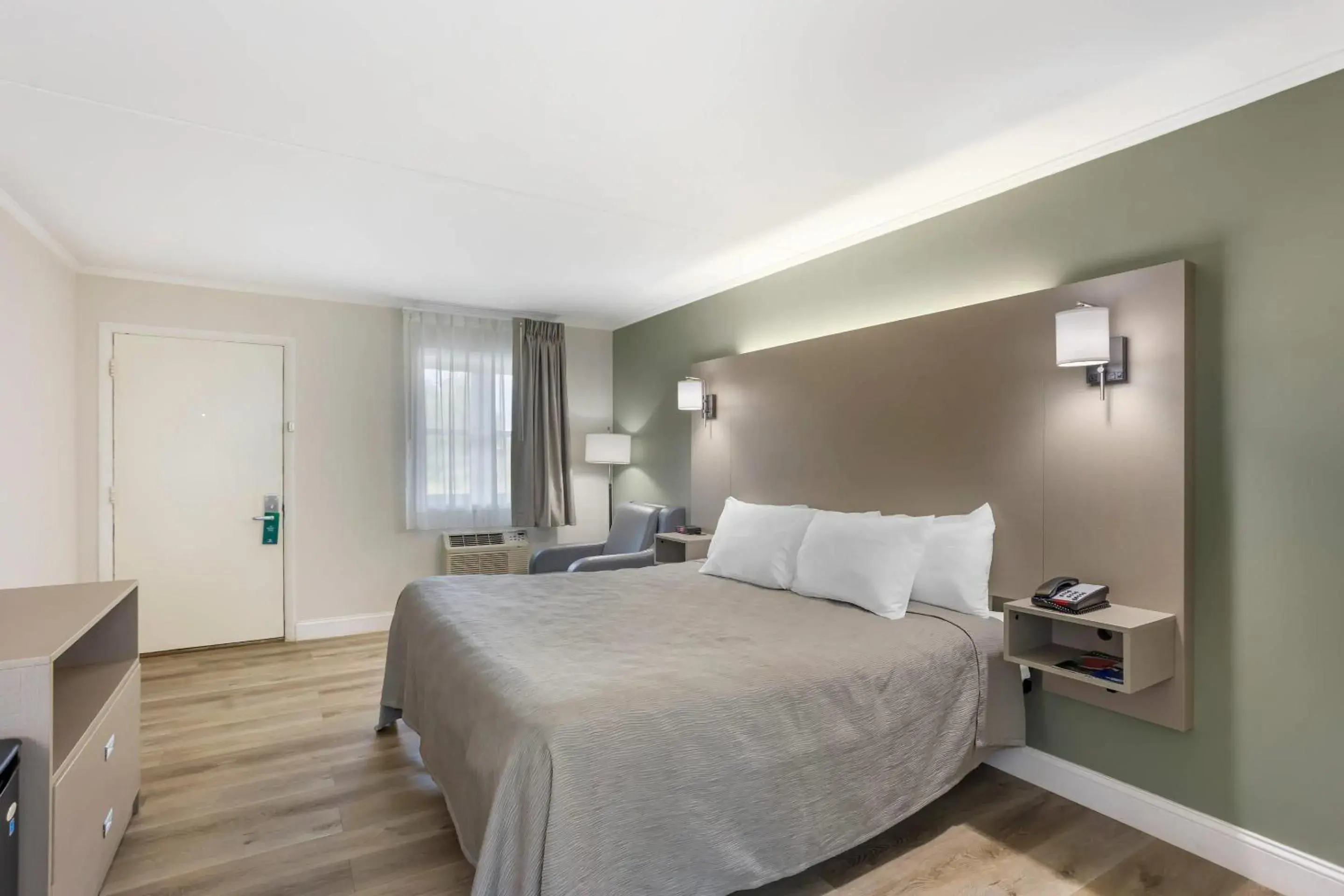 Bedroom, Bed in Quality Inn Smoketown - Lancaster Area Bedroom, Bed in Quality Inn Smoketown - Lancaster Area