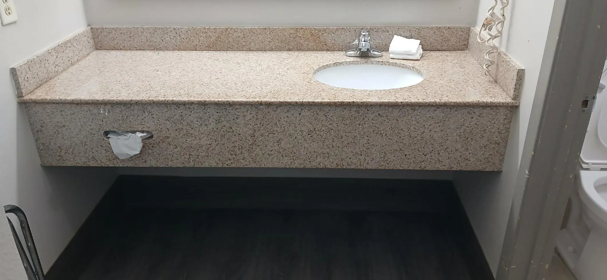 Bathroom in Red Roof Inn Leeds