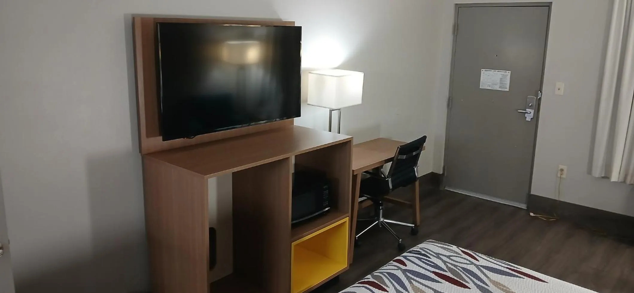 Bedroom in Red Roof Inn Leeds