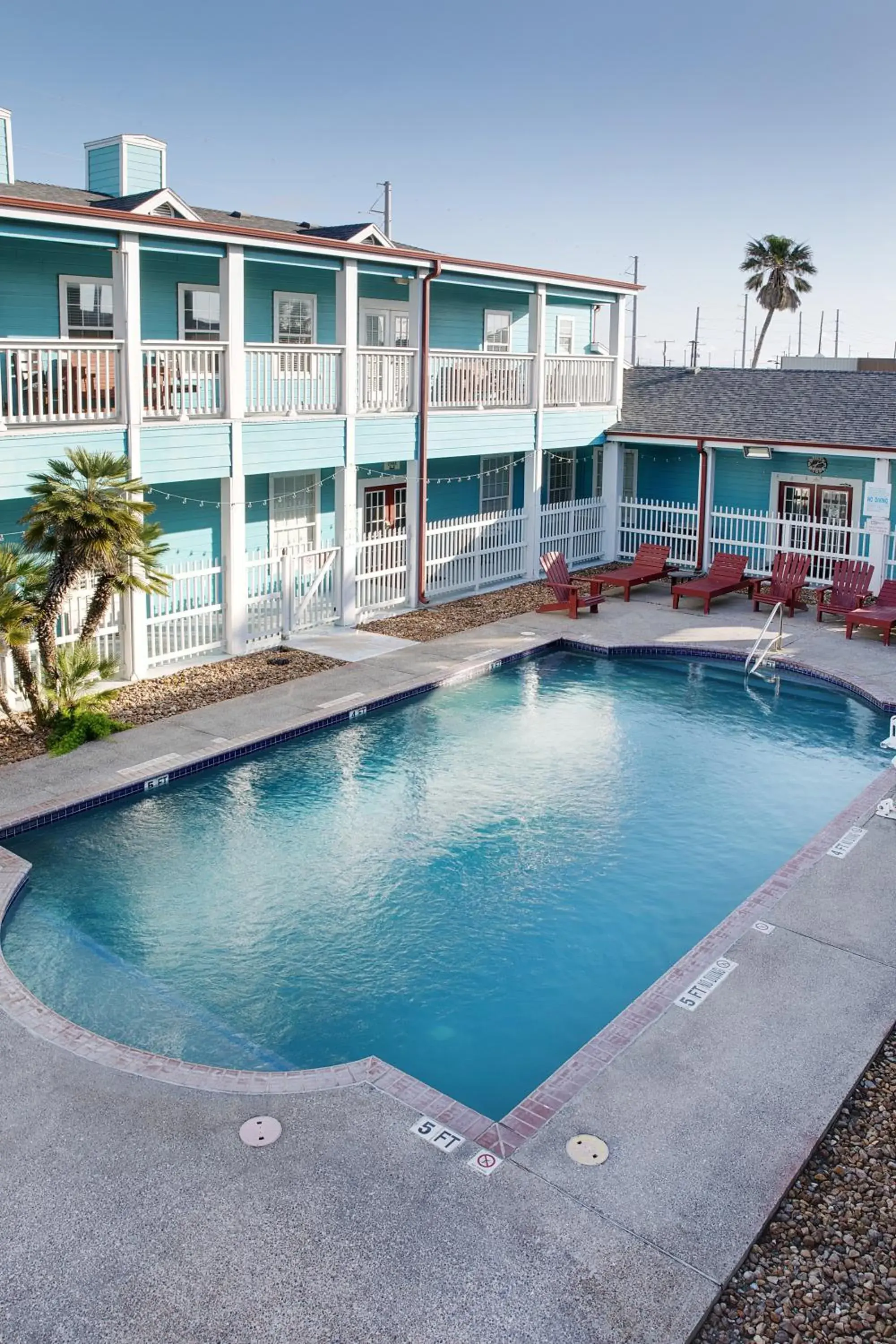 Swimming pool in Plantation Suites and Conference Center Swimming pool in Plantation Suites and Conference Center