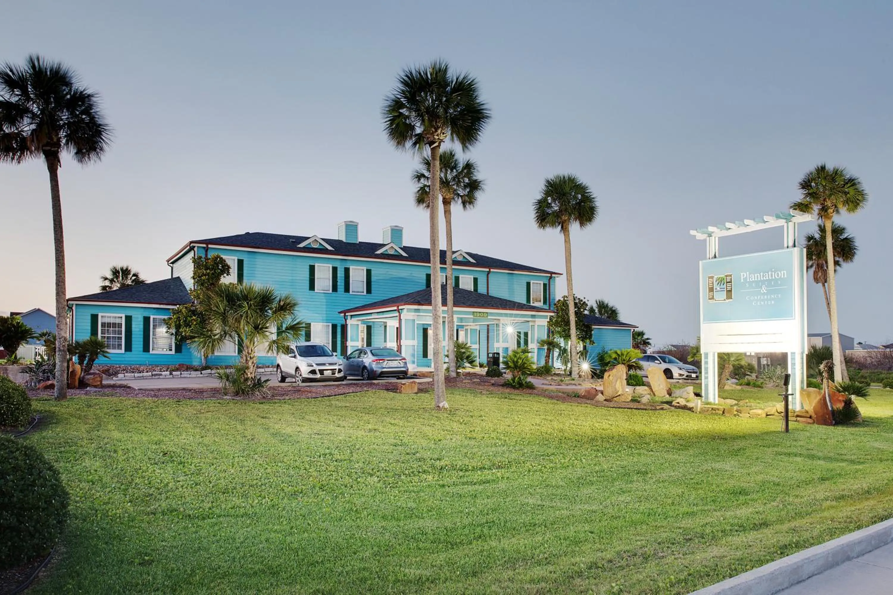 Property building in Plantation Suites and Conference Center