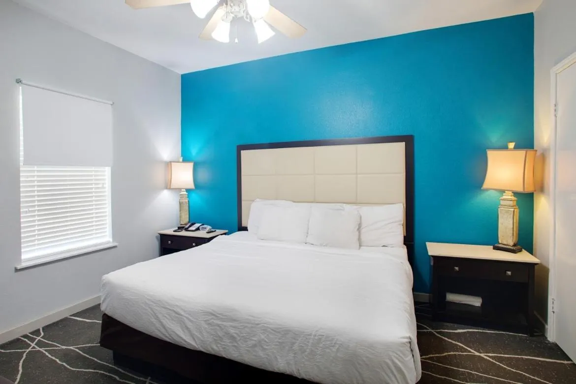 Bedroom, Bed in Plantation Suites and Conference Center