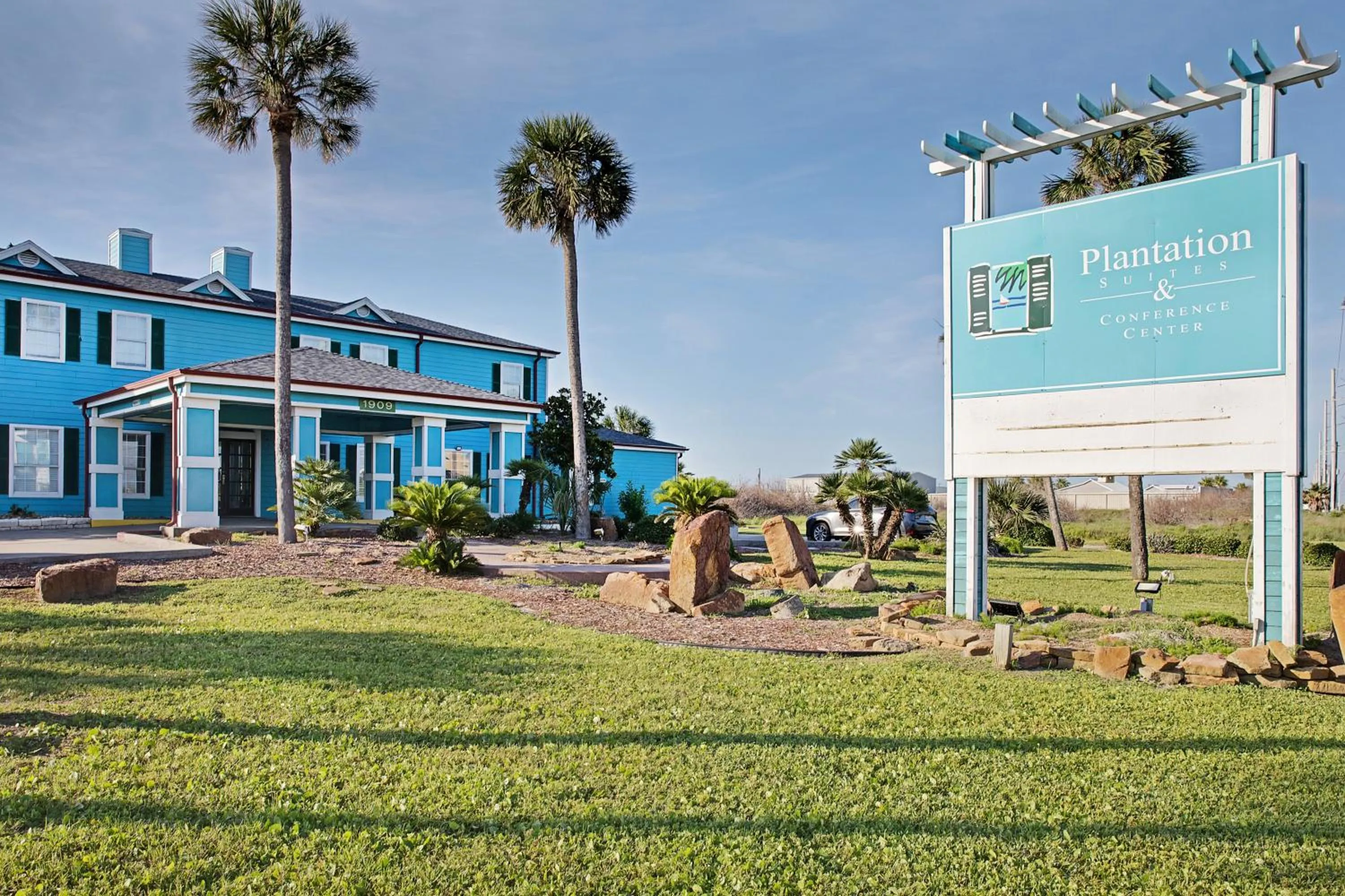 Property building in Plantation Suites and Conference Center