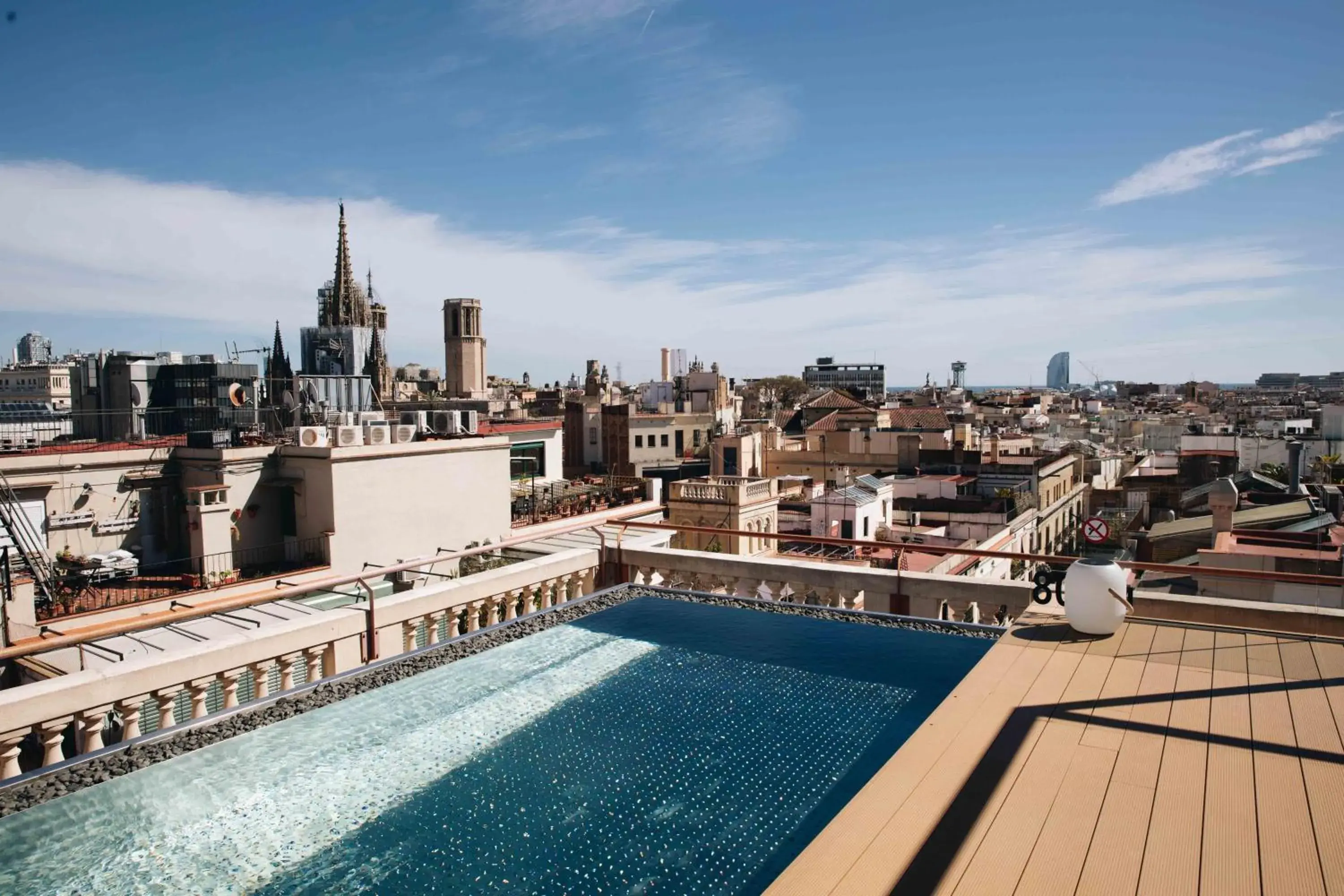 Swimming pool in Kimpton Vividora Hotel by IHG Swimming pool in Kimpton Vividora Hotel by IHG