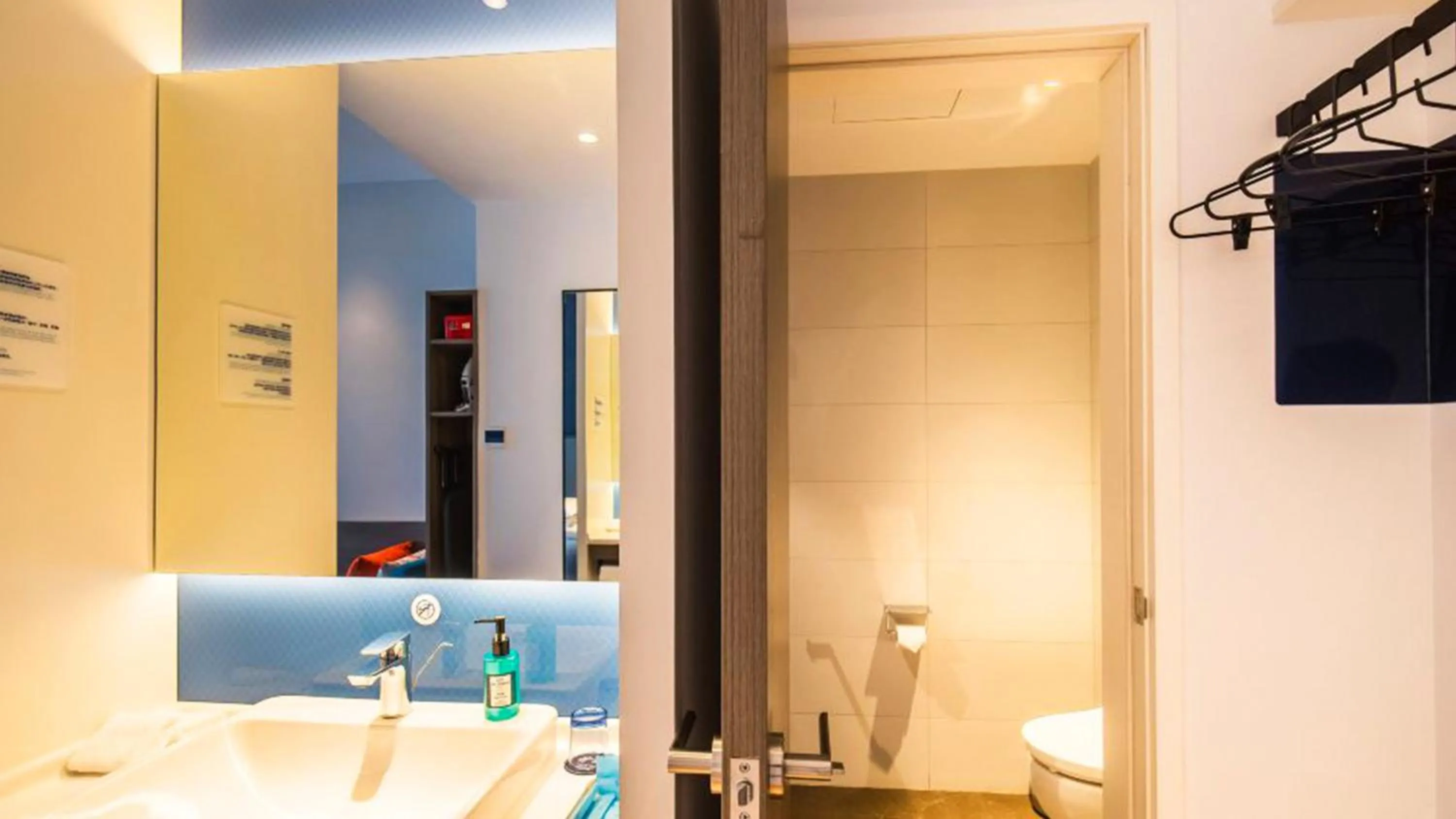 Photo of the whole room in Holiday Inn Express Kunming West by IHG