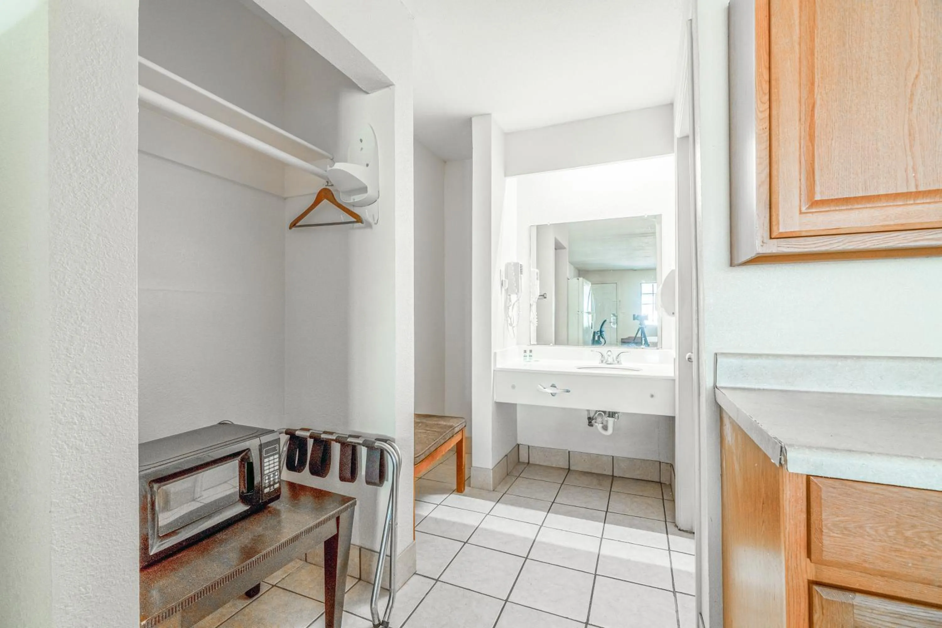 Kitchen or kitchenette in Executive Inn Port Lavaca by OYO