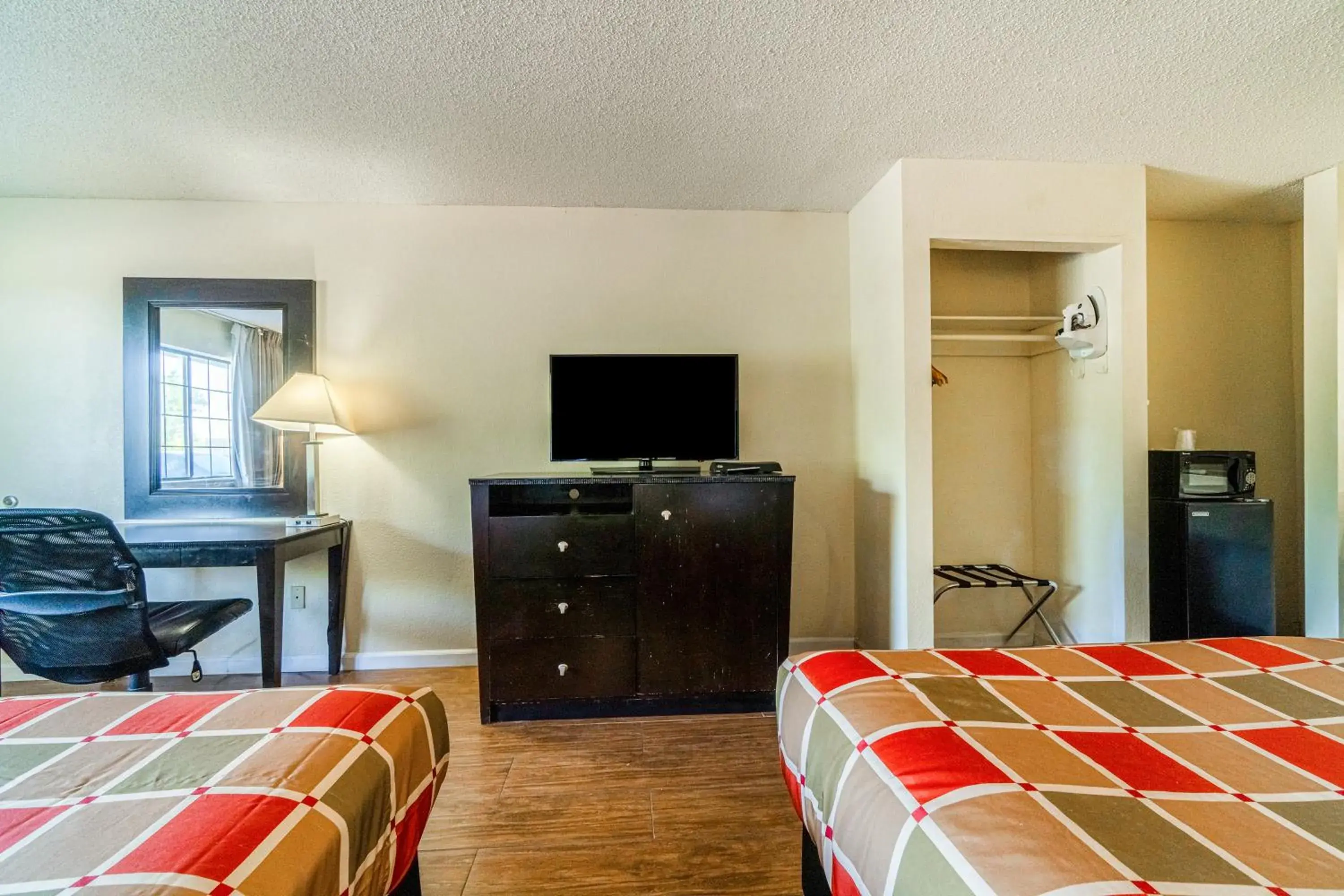 2 Queen Bed Smoking in Executive Inn Port Lavaca by OYO 2 Queen Bed Smoking in Executive Inn Port Lavaca by OYO