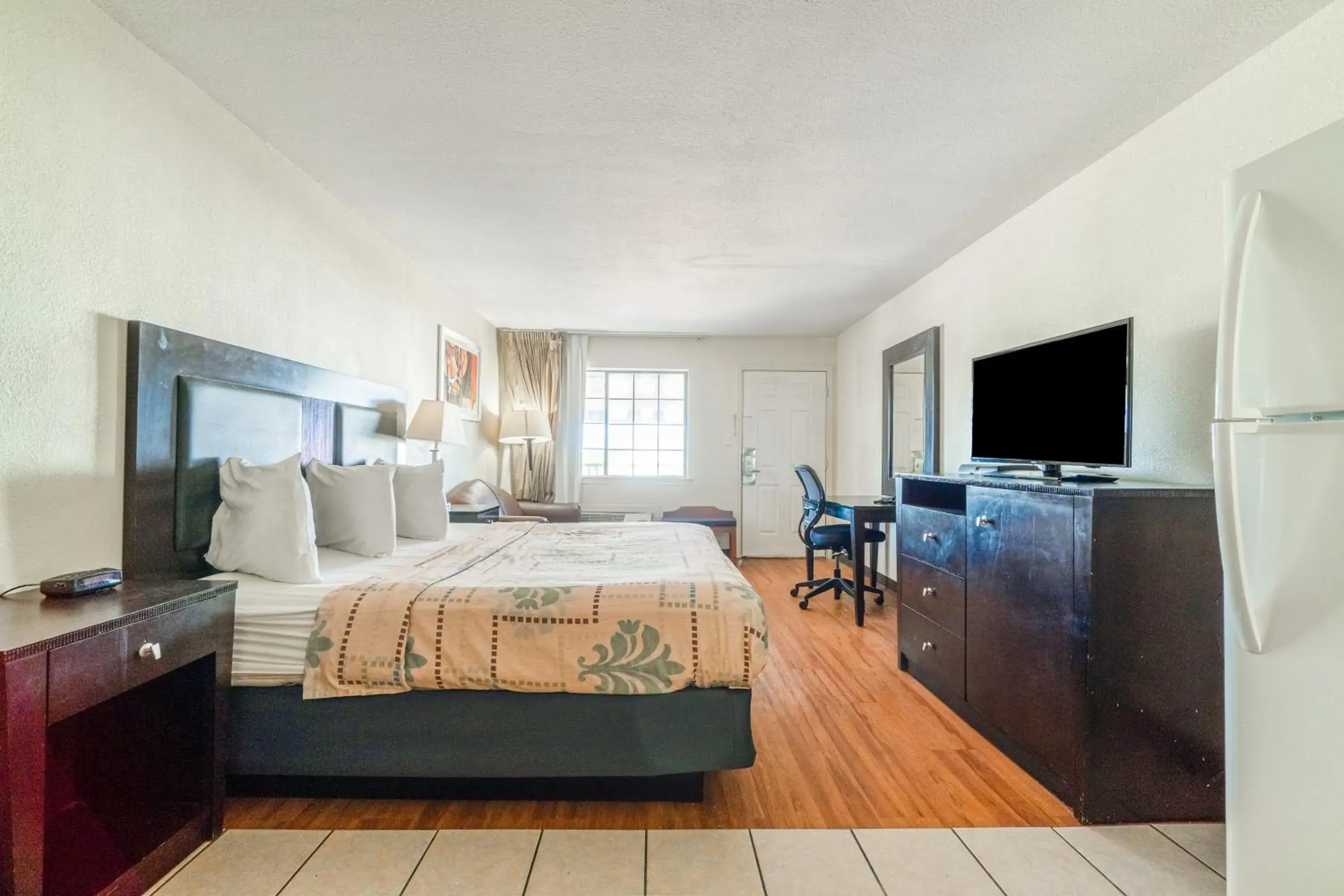 King Bed Smoking with Kitchenette in Executive Inn Port Lavaca by OYO King Bed Smoking with Kitchenette in Executive Inn Port Lavaca by OYO