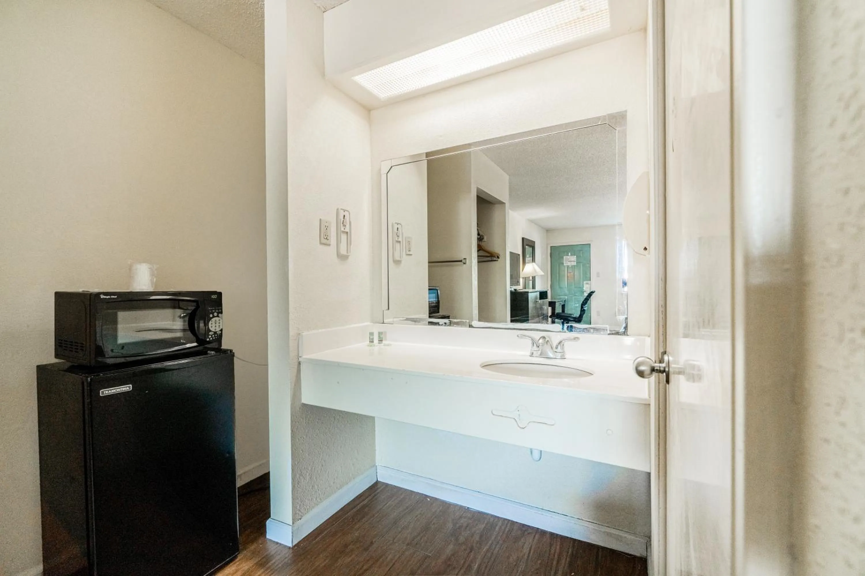 Bathroom in Executive Inn Port Lavaca by OYO