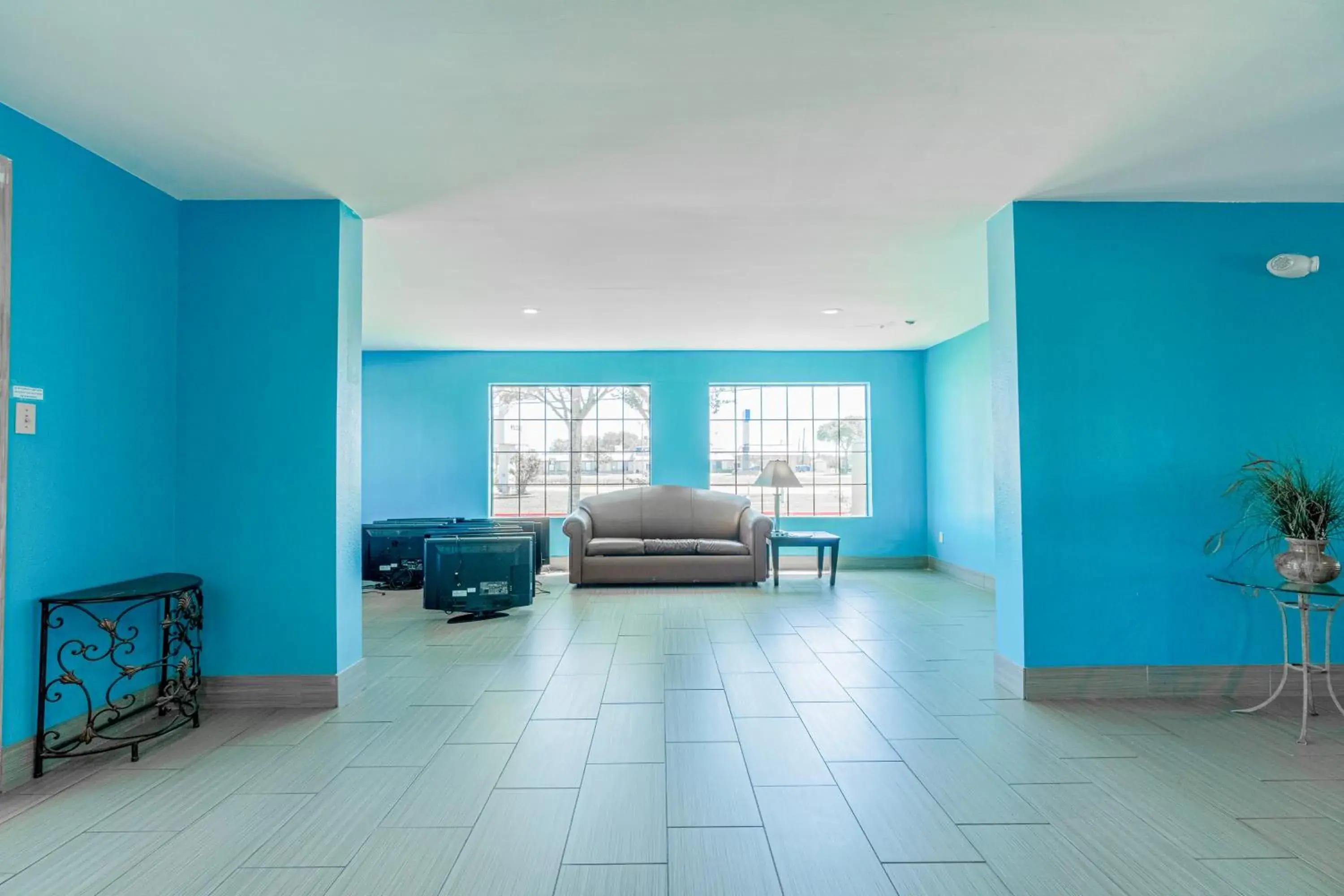 Seating area, Bed in Executive Inn Port Lavaca by OYO Seating area, Bed in Executive Inn Port Lavaca by OYO