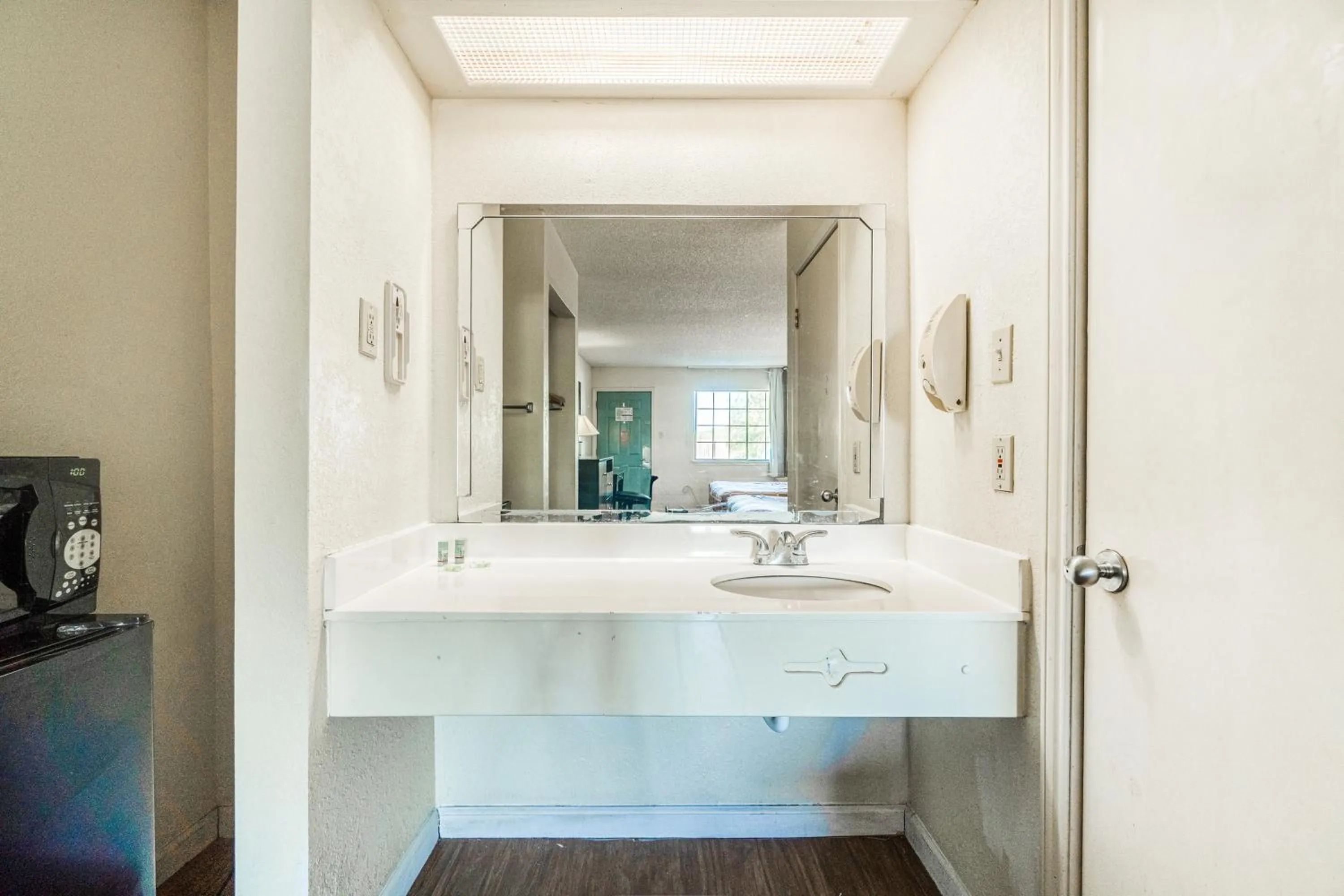 Bathroom in Executive Inn Port Lavaca by OYO