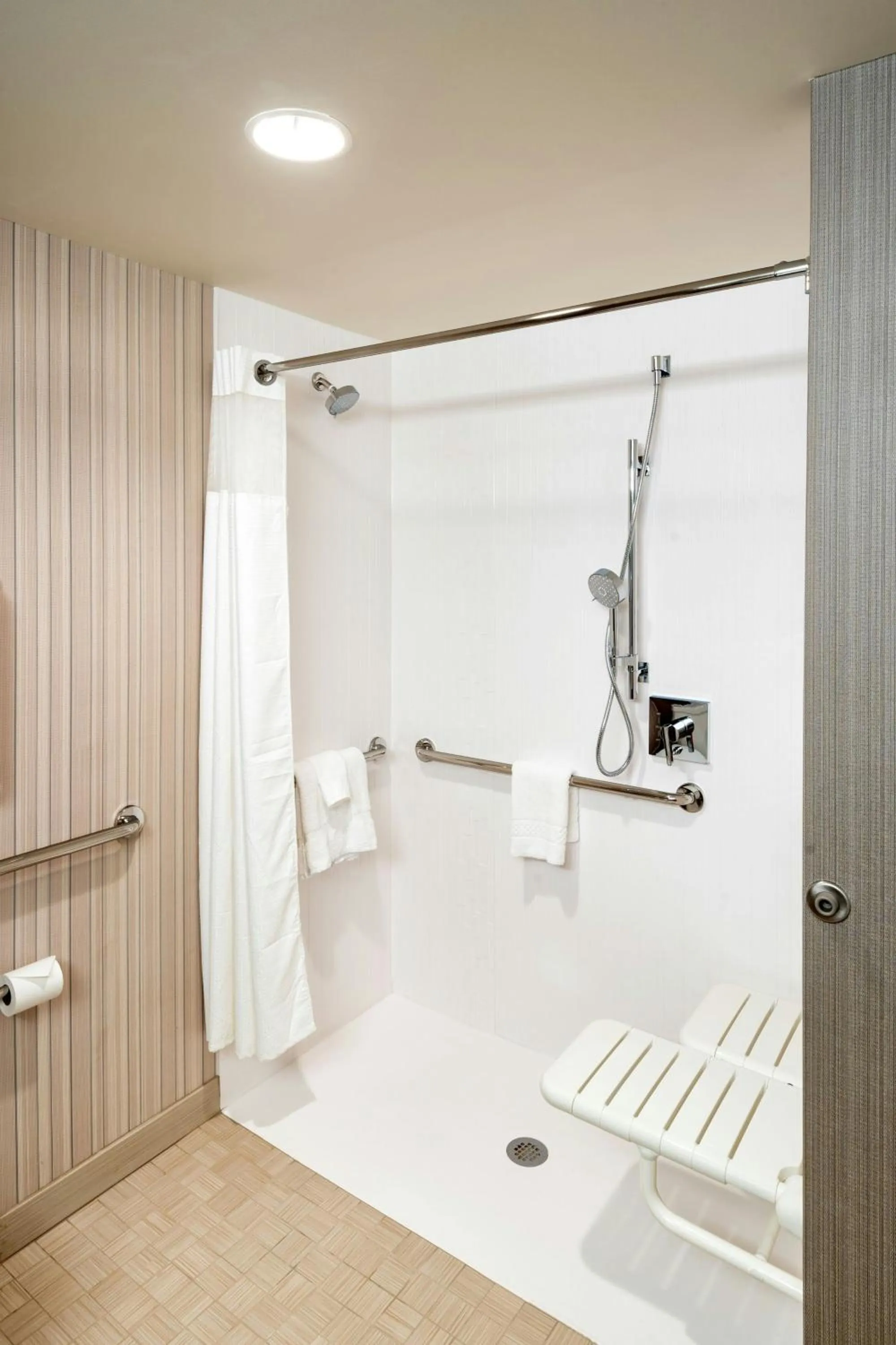 Bathroom in Courtyard by Marriott Charleston-North Charleston