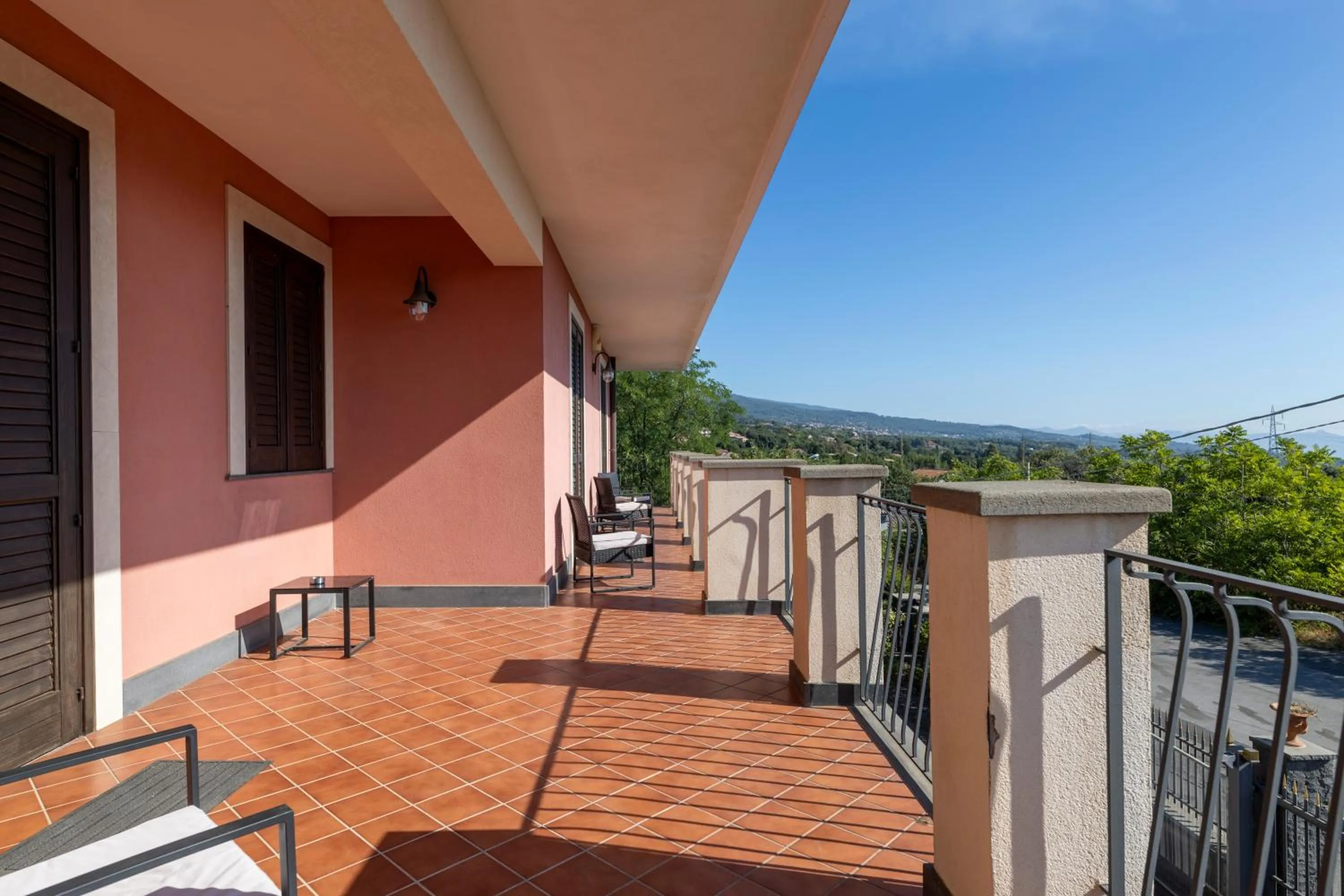 Property building in Villa Vulcano, tra l'Etna e il mare