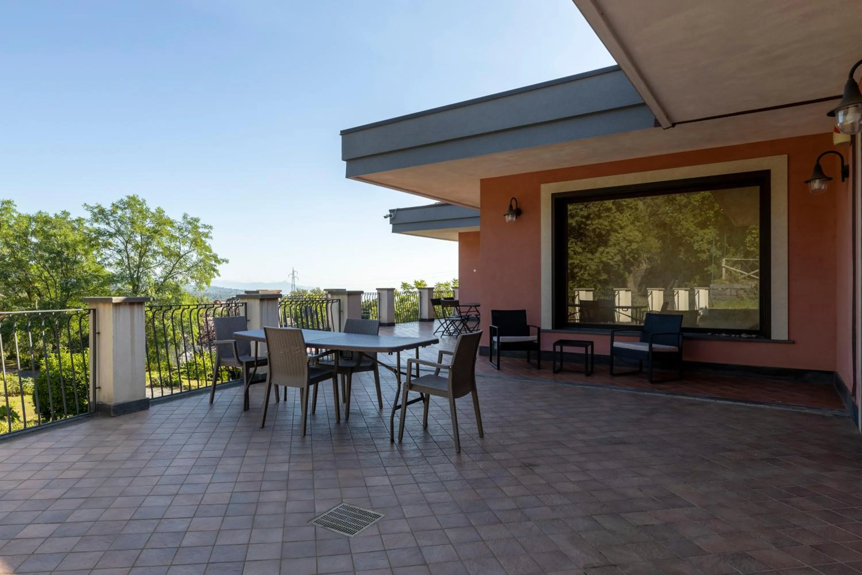 Property building in Villa Vulcano, tra l'Etna e il mare