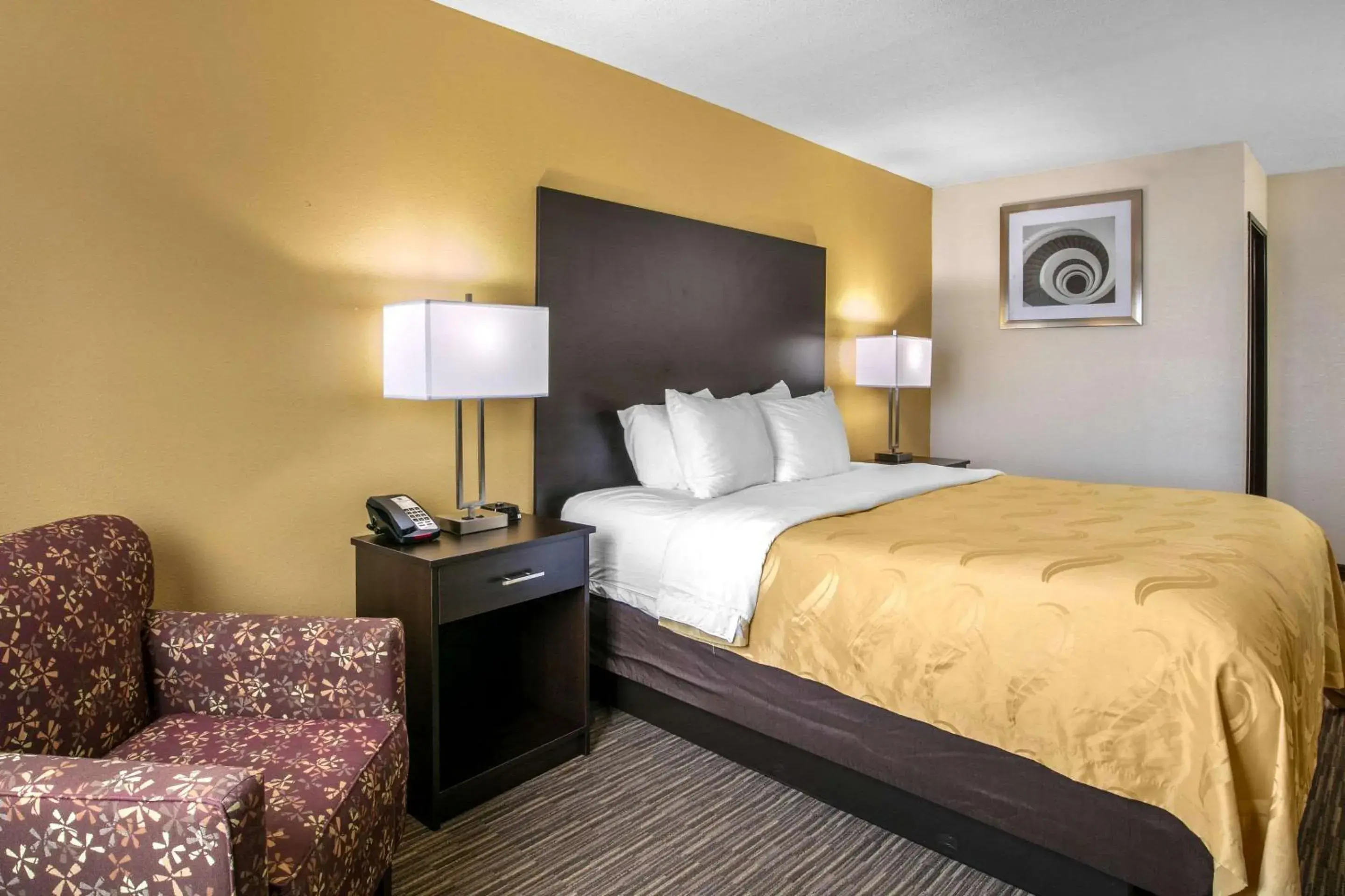 Bedroom, Bed in Quality Inn & Suites Metropolis I-24 Bedroom, Bed in Quality Inn & Suites Metropolis I-24