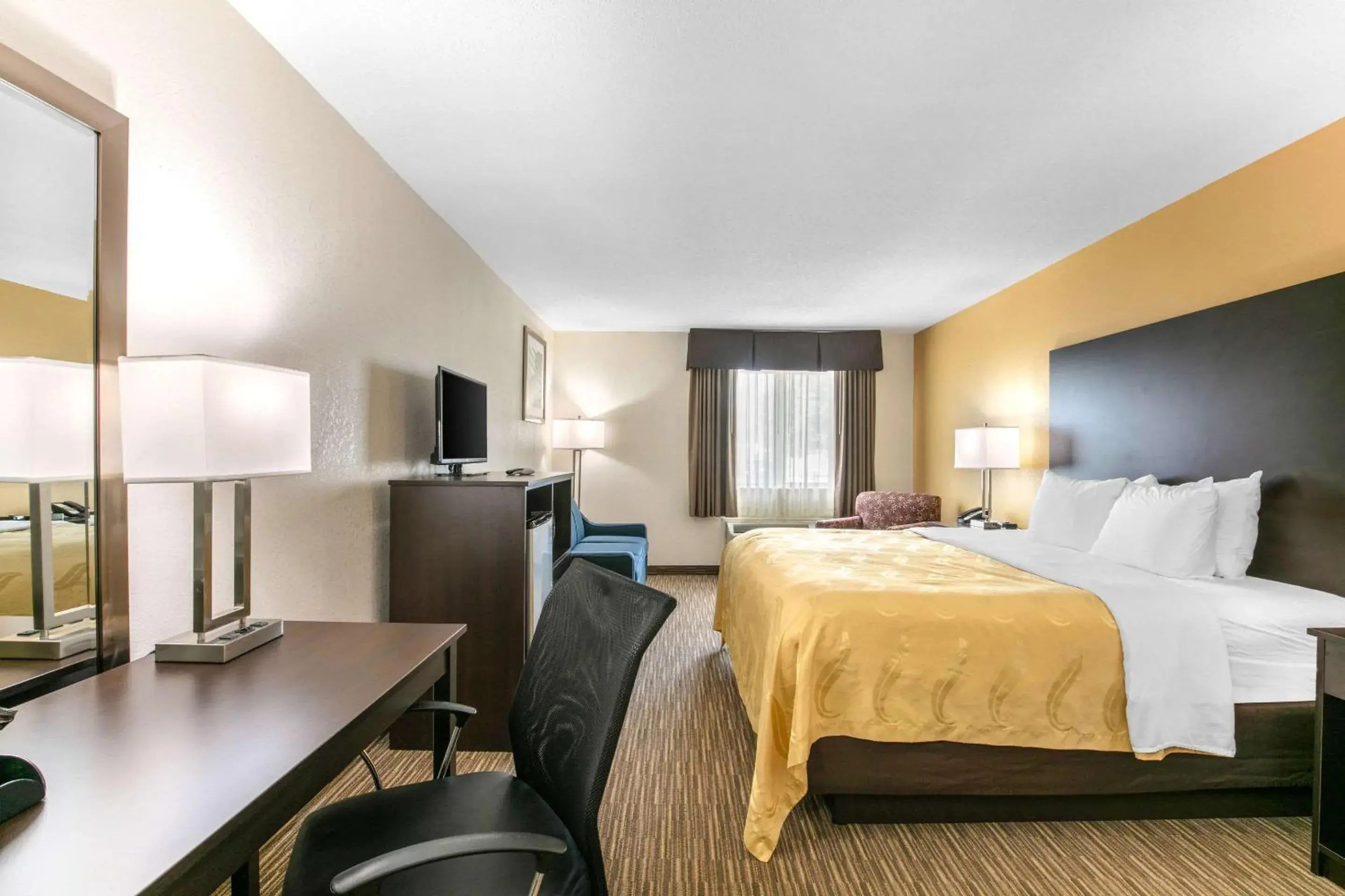 Bedroom, Bed in Quality Inn & Suites Metropolis I-24 Bedroom, Bed in Quality Inn & Suites Metropolis I-24