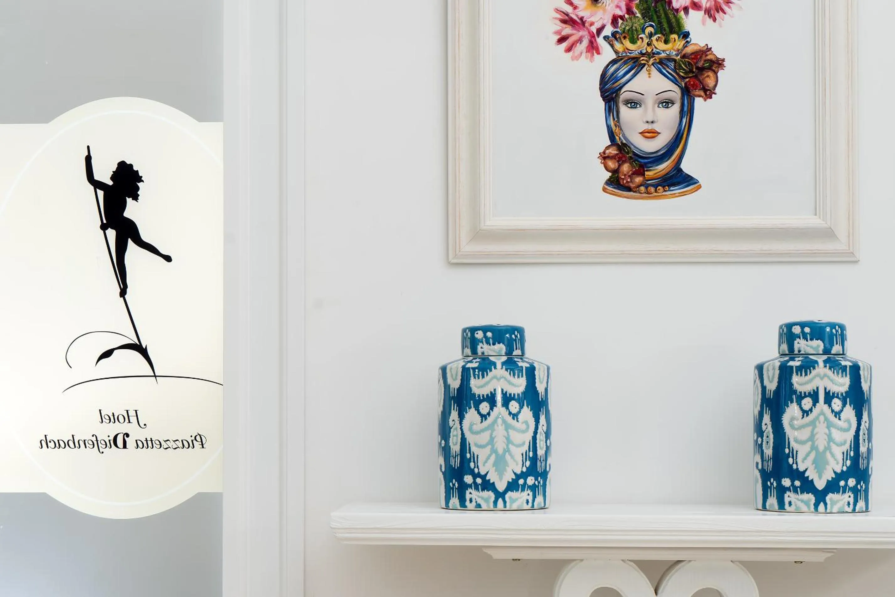 Decorative detail in Piazzetta Diefenbach