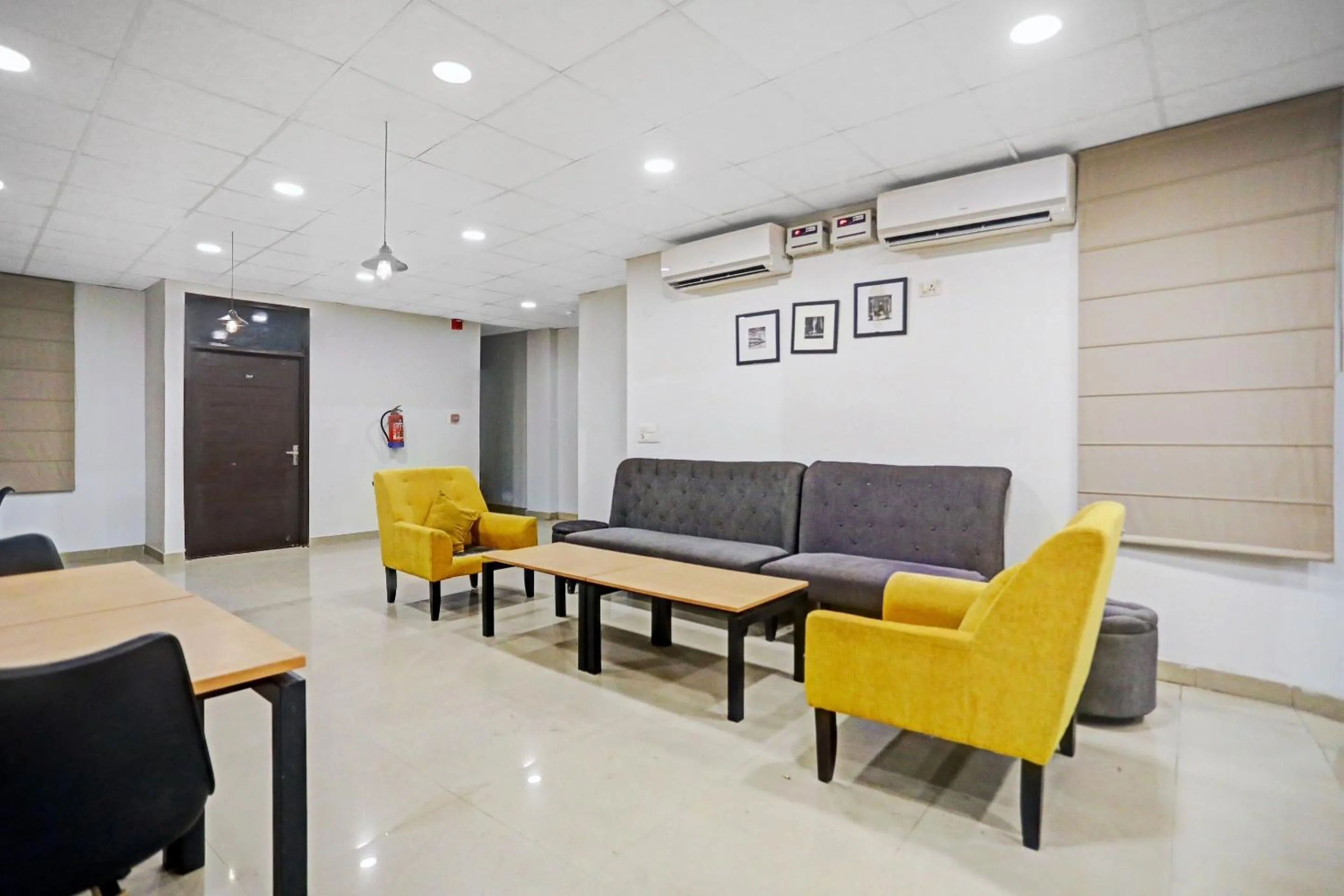 Bedroom in Super Collection O Agniv Residency Near Saket Metro