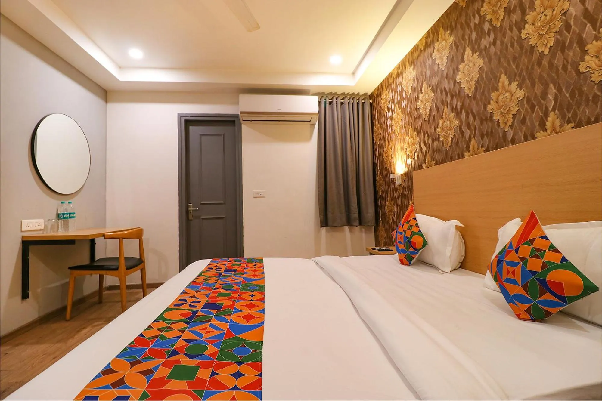 Bed in Via La Serene - Near Yamuna Sports Complex
