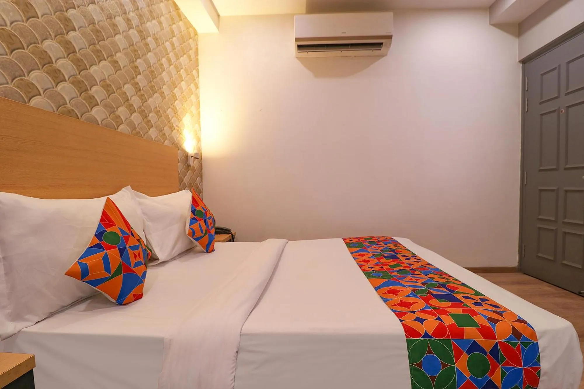 Bed in Via La Serene - Near Yamuna Sports Complex