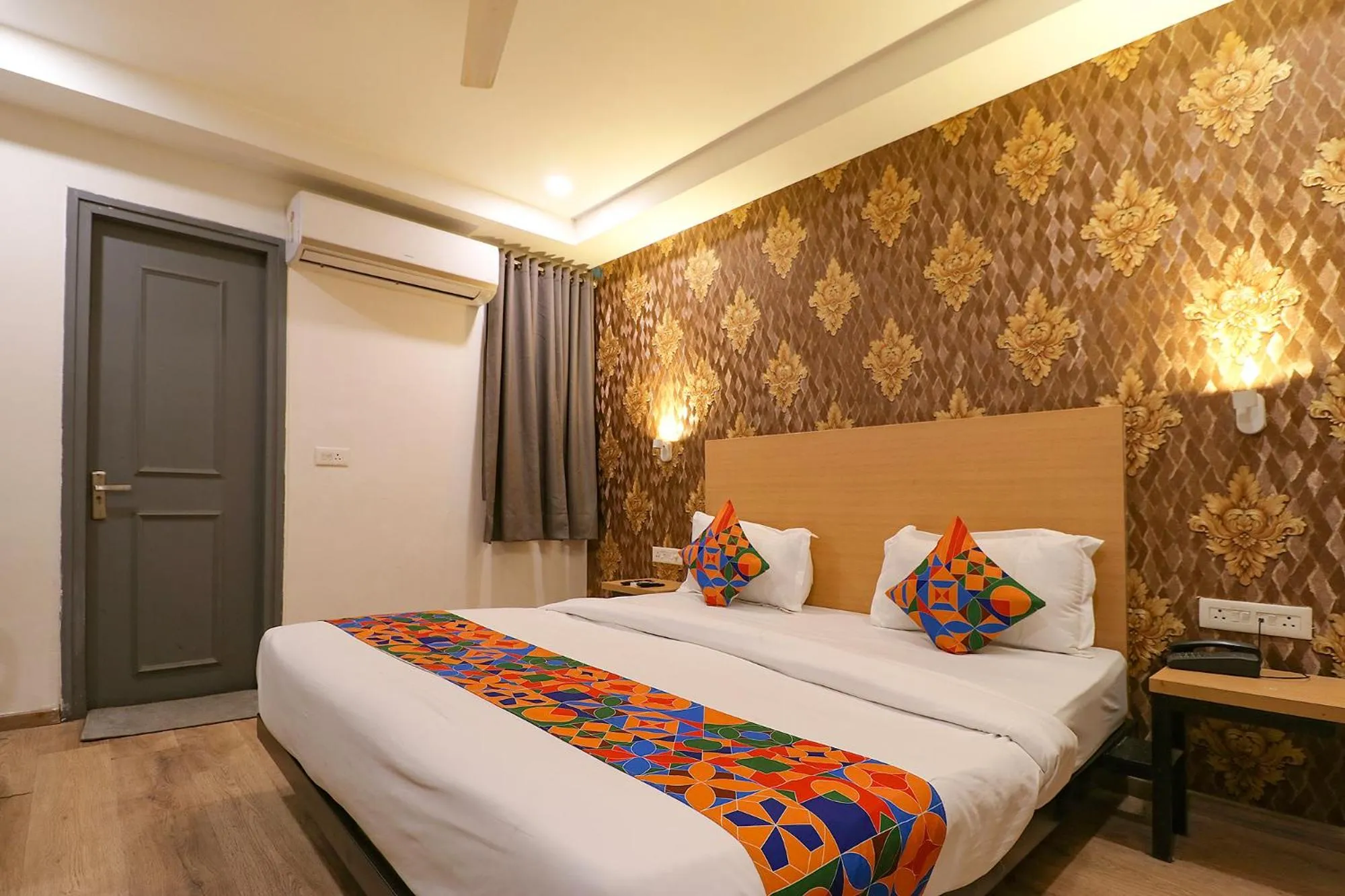 Bed in Via La Serene - Near Yamuna Sports Complex