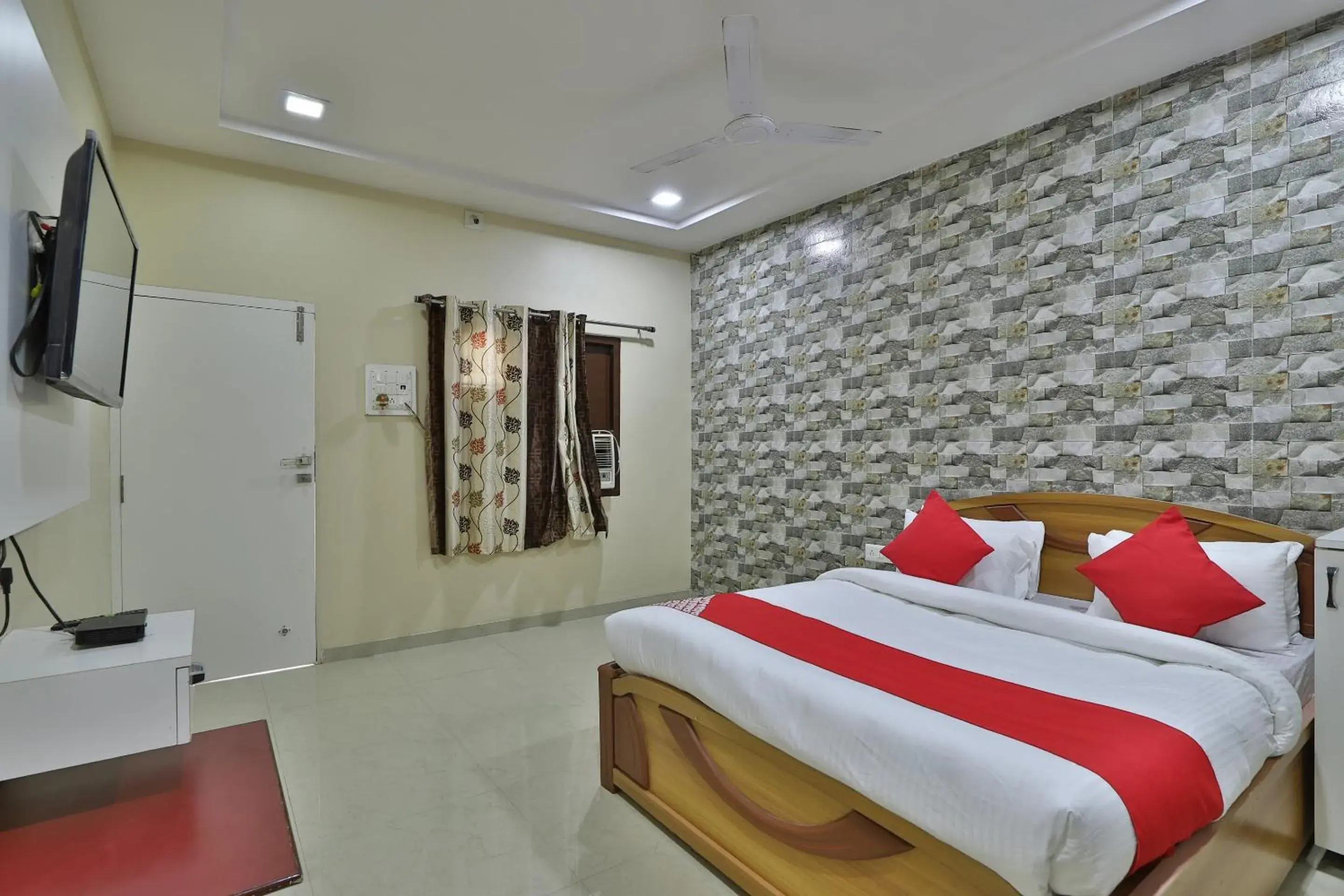 Standard Double Room - single occupancy in Hotel O Balaji Inn Standard Double Room - single occupancy in Hotel O Balaji Inn