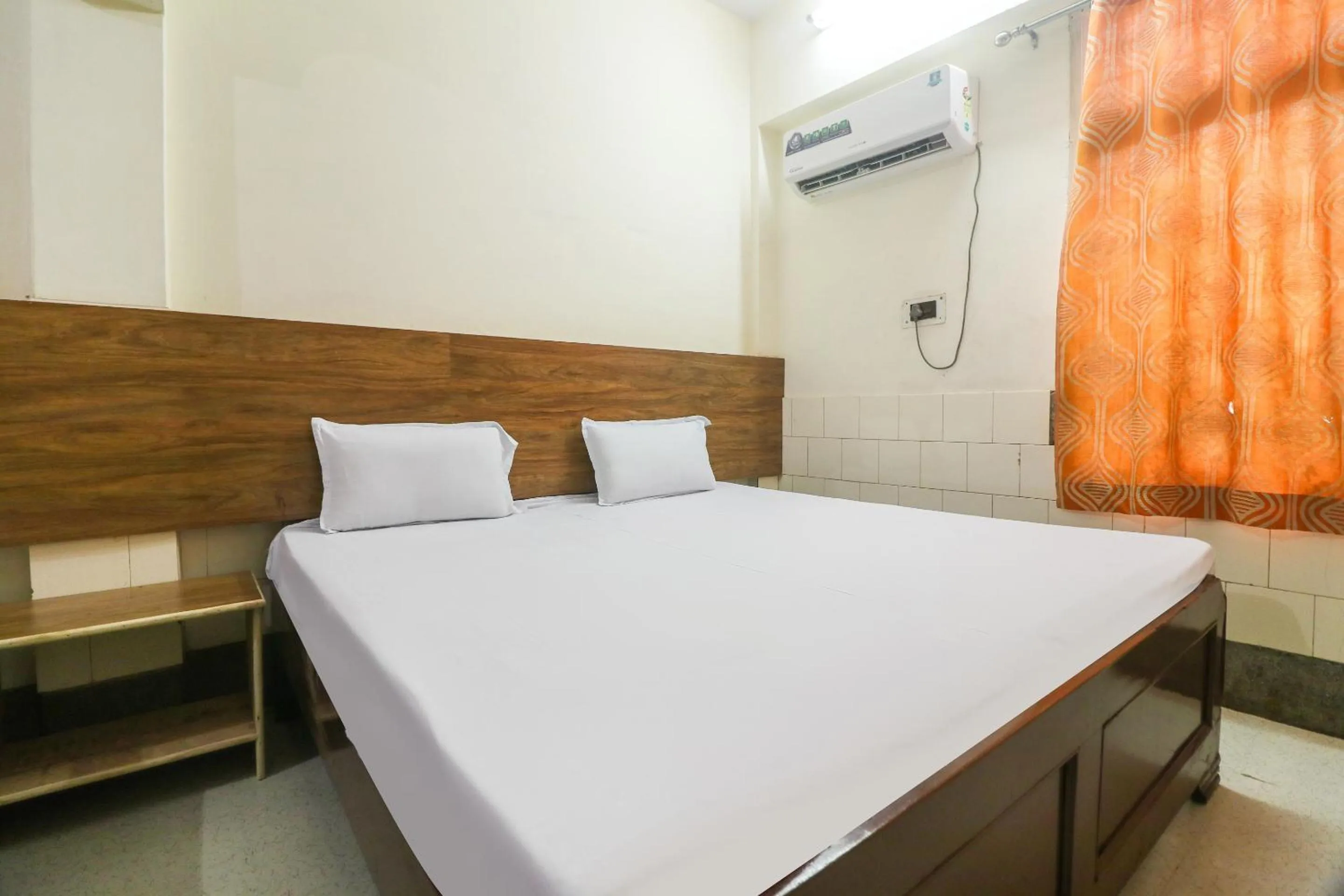 Bedroom, Bed in SPOT ON Hotel Anand Bhawan