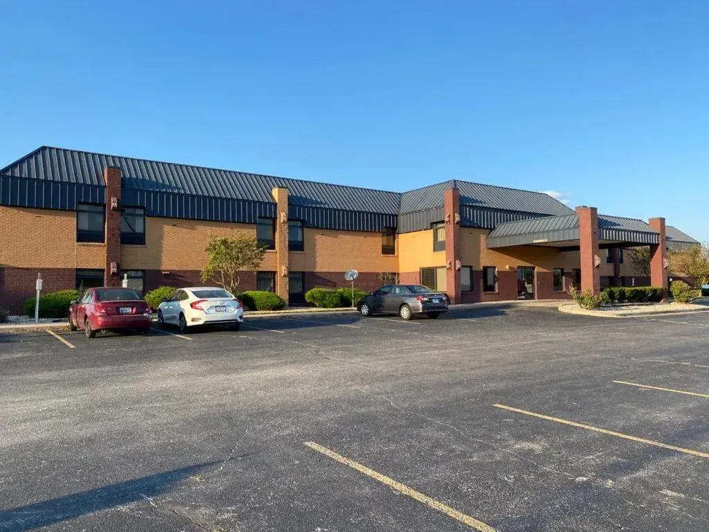 Property building in Super 8 by Wyndham Columbia City Property building in Super 8 by Wyndham Columbia City