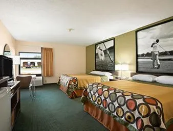 Photo of the whole room, Bed in Super 8 by Wyndham Columbia City