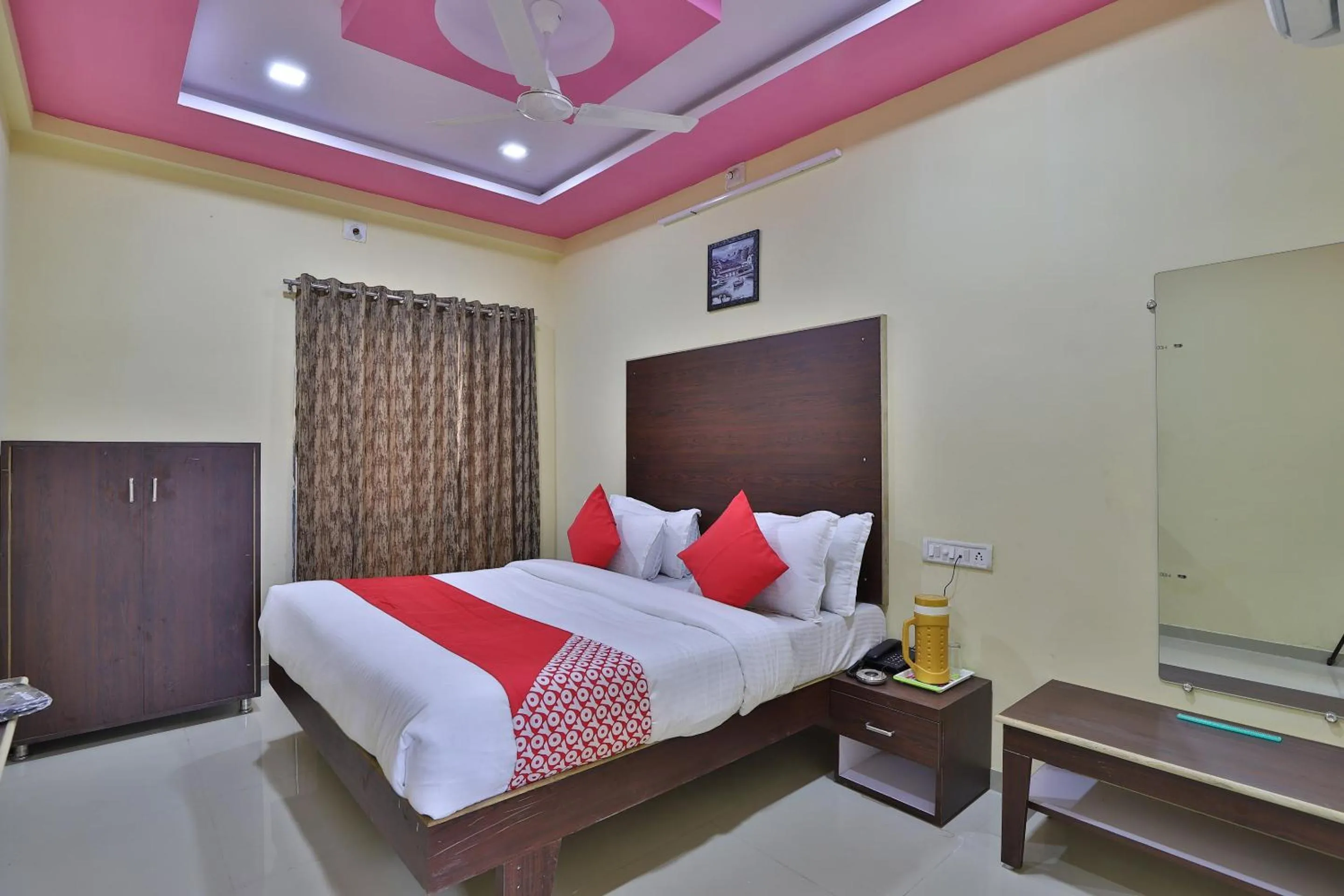 Hotel O D K Guest House