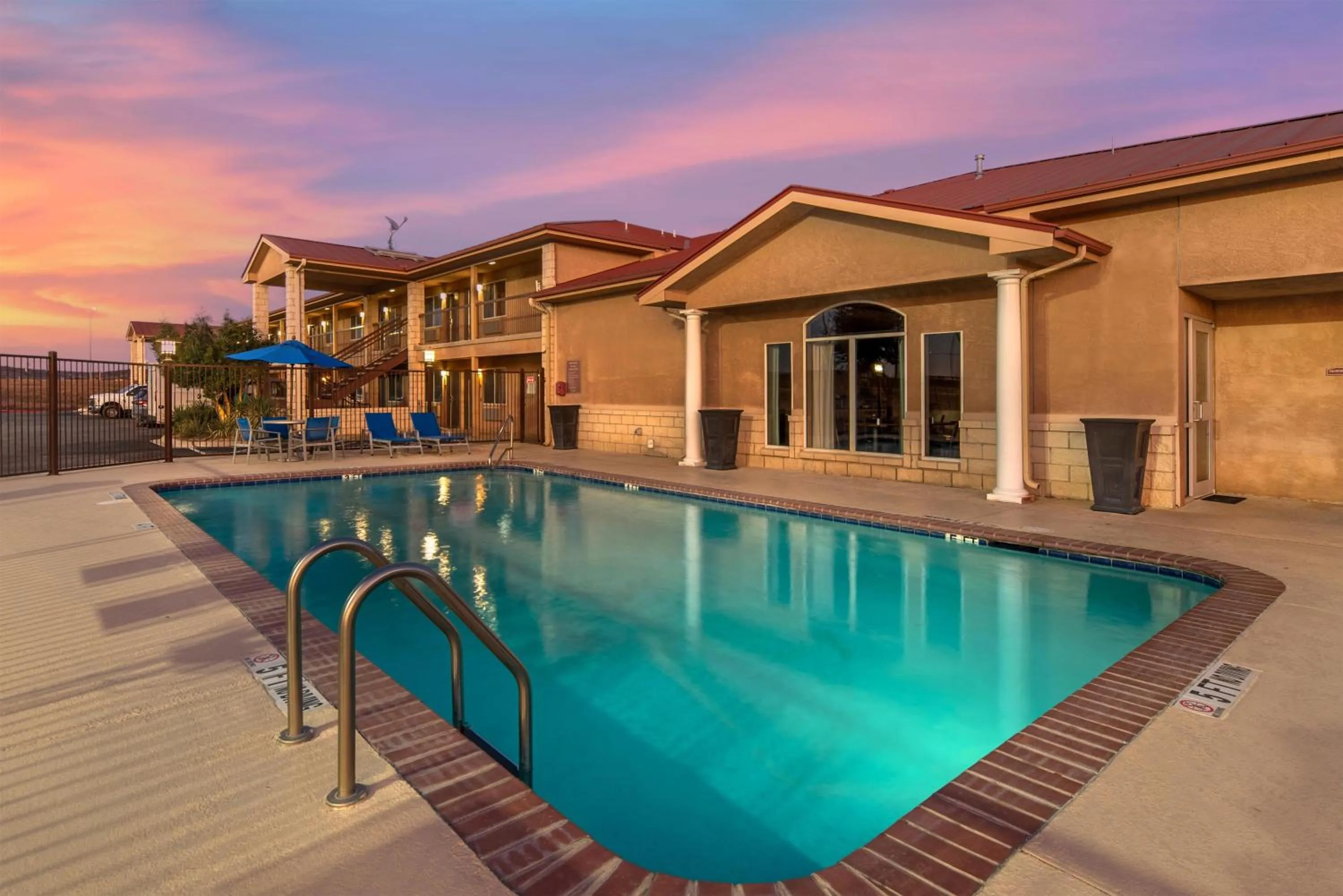 Pool view in Best Western Dos Rios