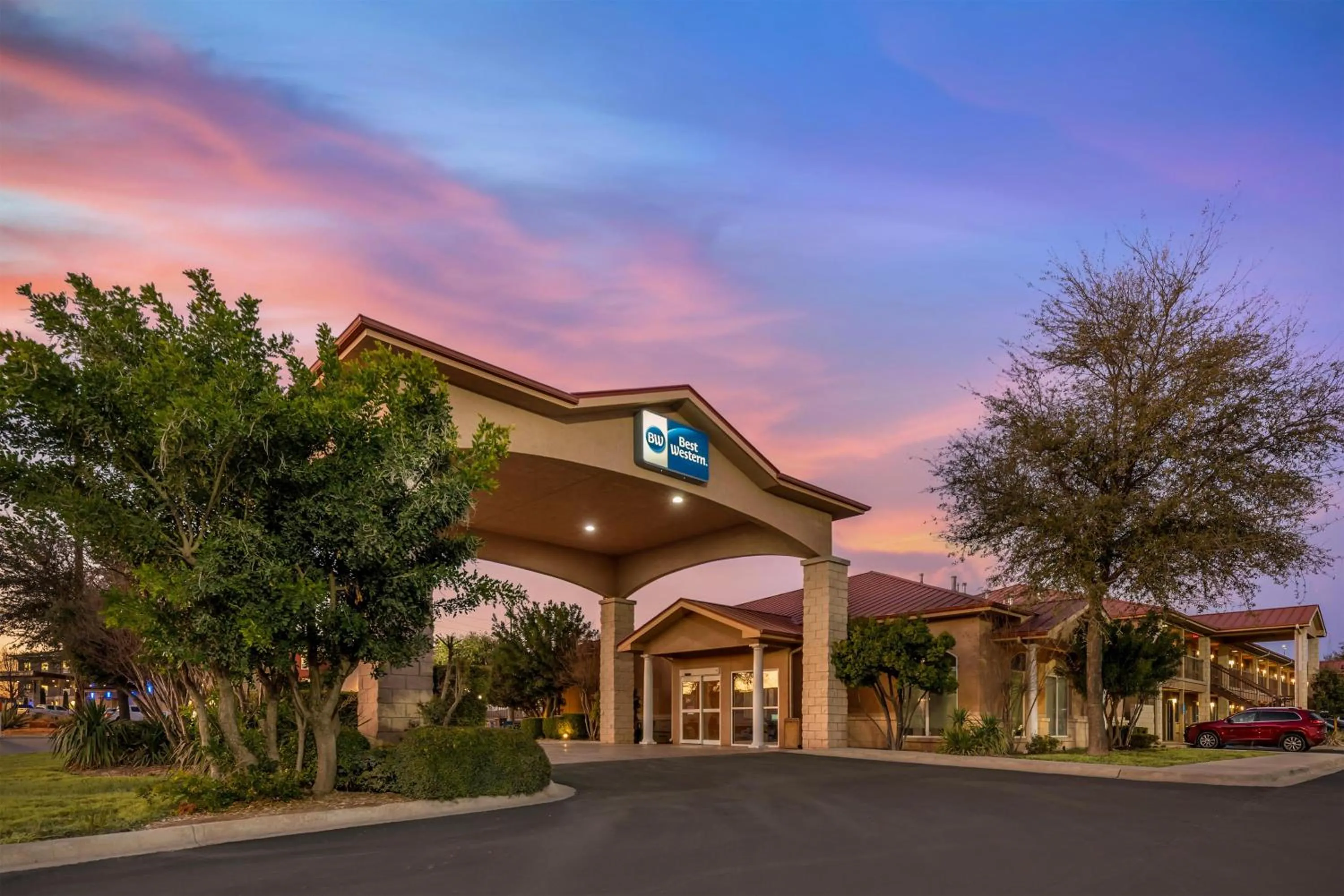 Property building in Best Western Dos Rios