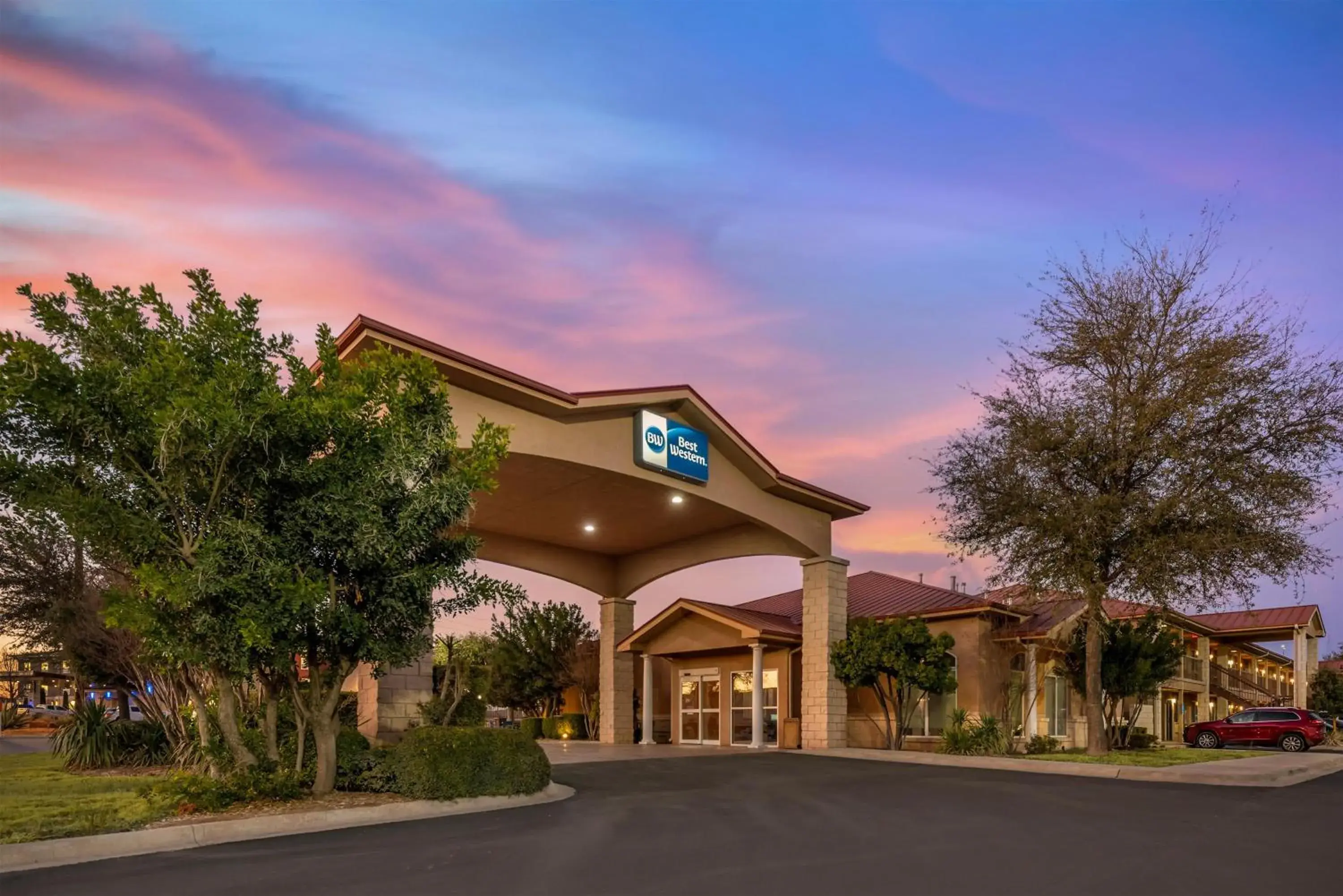 Property building in Best Western Dos Rios Property building in Best Western Dos Rios