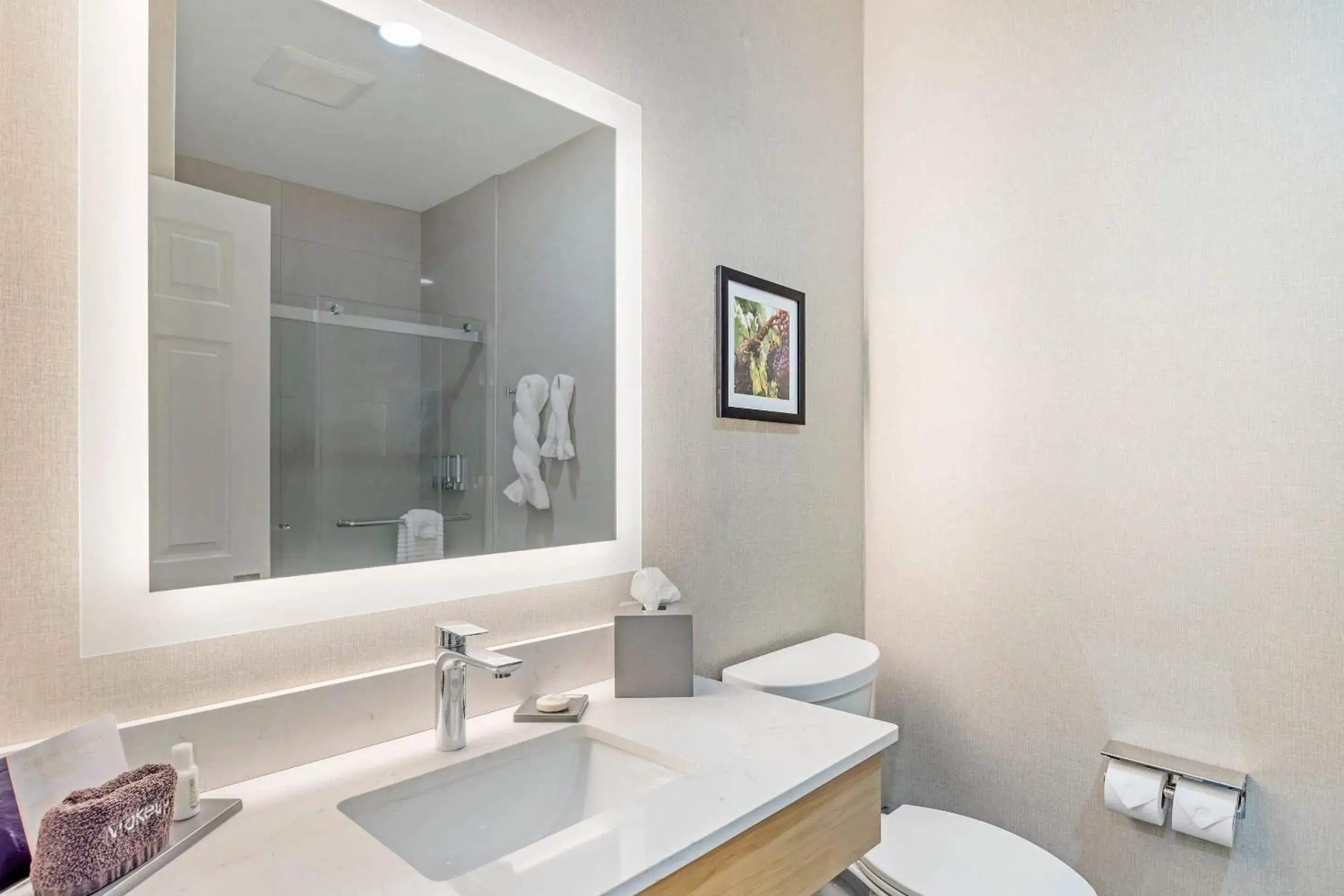 Bedroom in Kiota Inn & Event Center Sutter Creek, an Ascend Collection Hotel Bedroom in Kiota Inn & Event Center Sutter Creek, an Ascend Collection Hotel