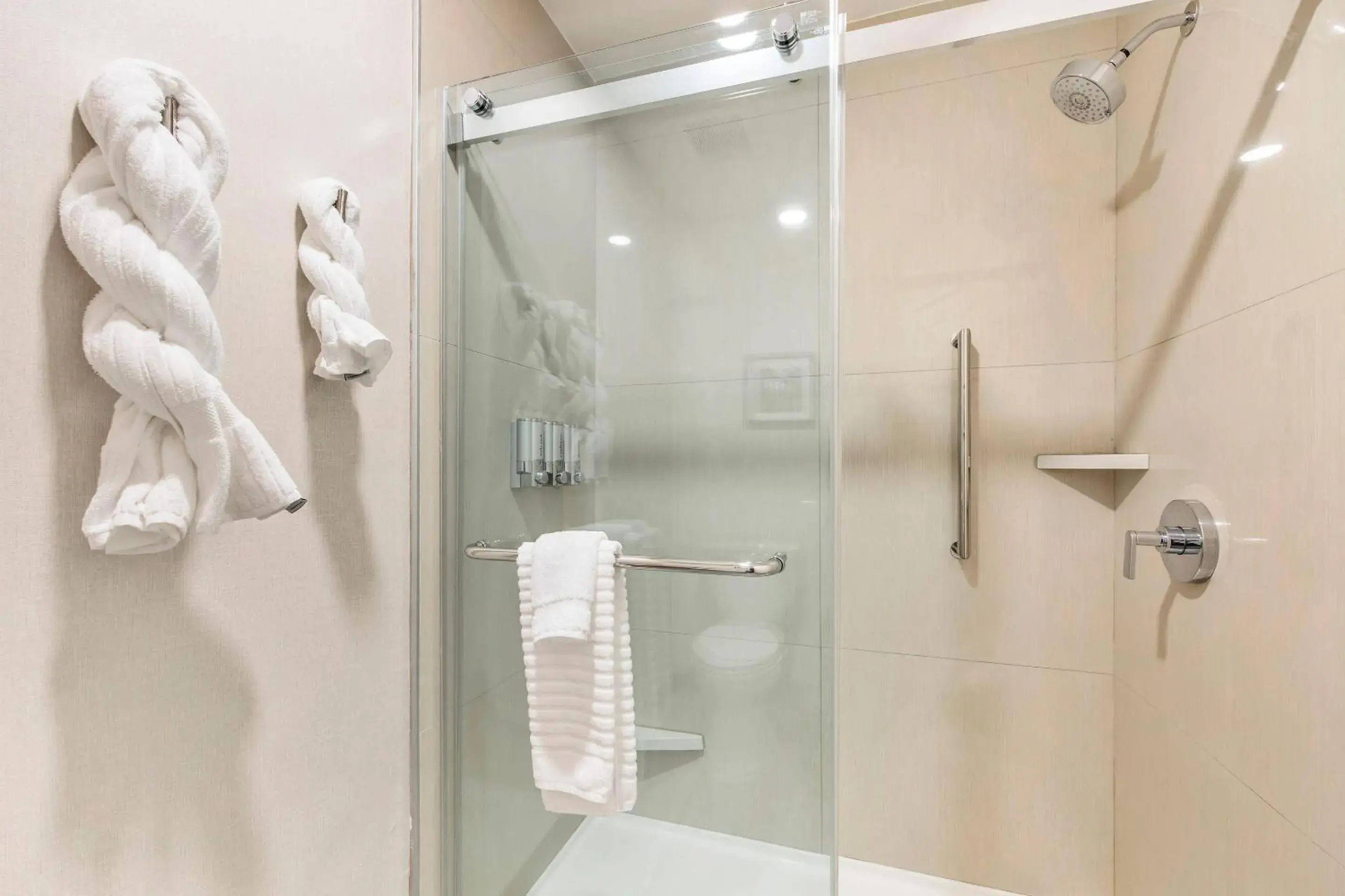 Bedroom in Kiota Inn & Event Center Sutter Creek, an Ascend Collection Hotel Bedroom in Kiota Inn & Event Center Sutter Creek, an Ascend Collection Hotel