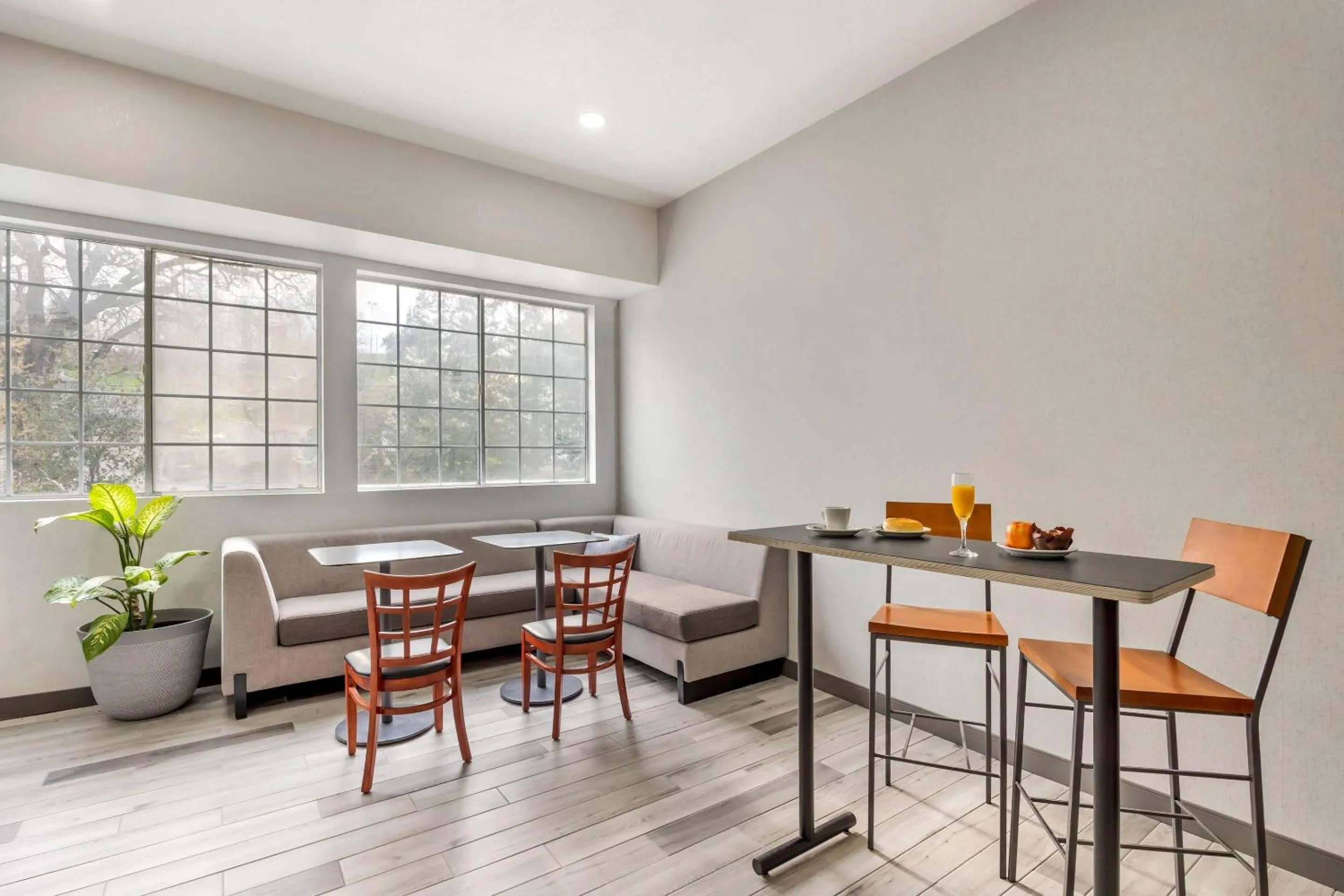 Breakfast in Kiota Inn & Event Center Sutter Creek, an Ascend Collection Hotel