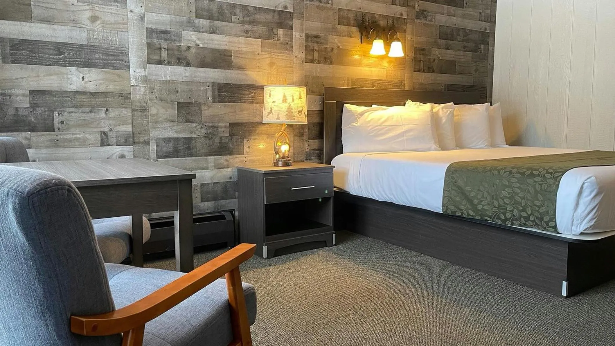 Photo of the whole room, Bed in Adirondack Lodge Old Forge