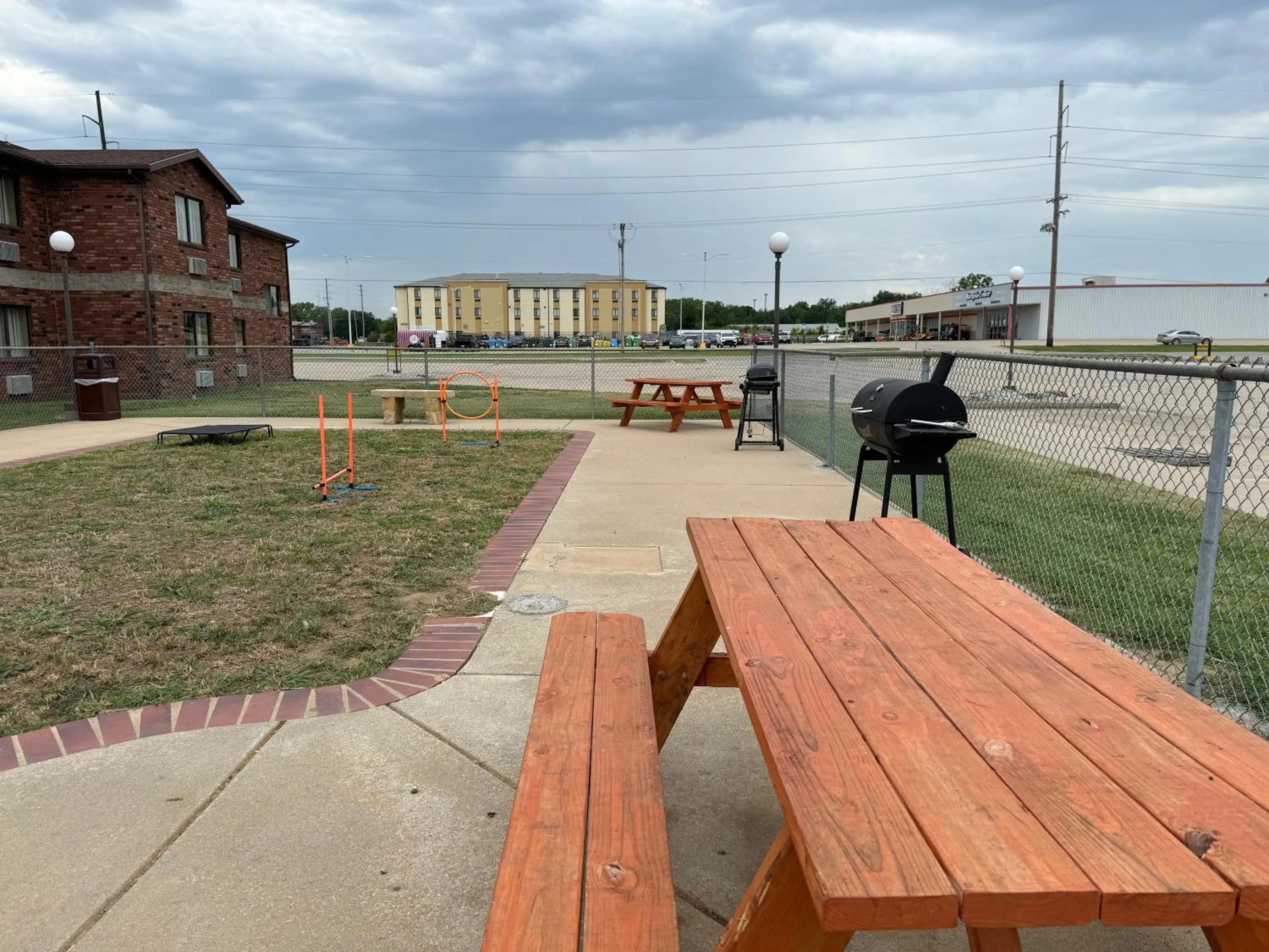BBQ facilities in Super 8 by Wyndham Independence KS