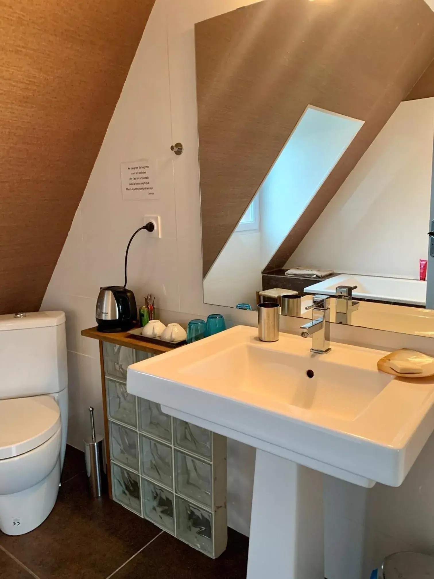 Deluxe Double Room with Bath - single occupancy in Le Verger (Le Plessis) Deluxe Double Room with Bath - single occupancy in Le Verger (Le Plessis)