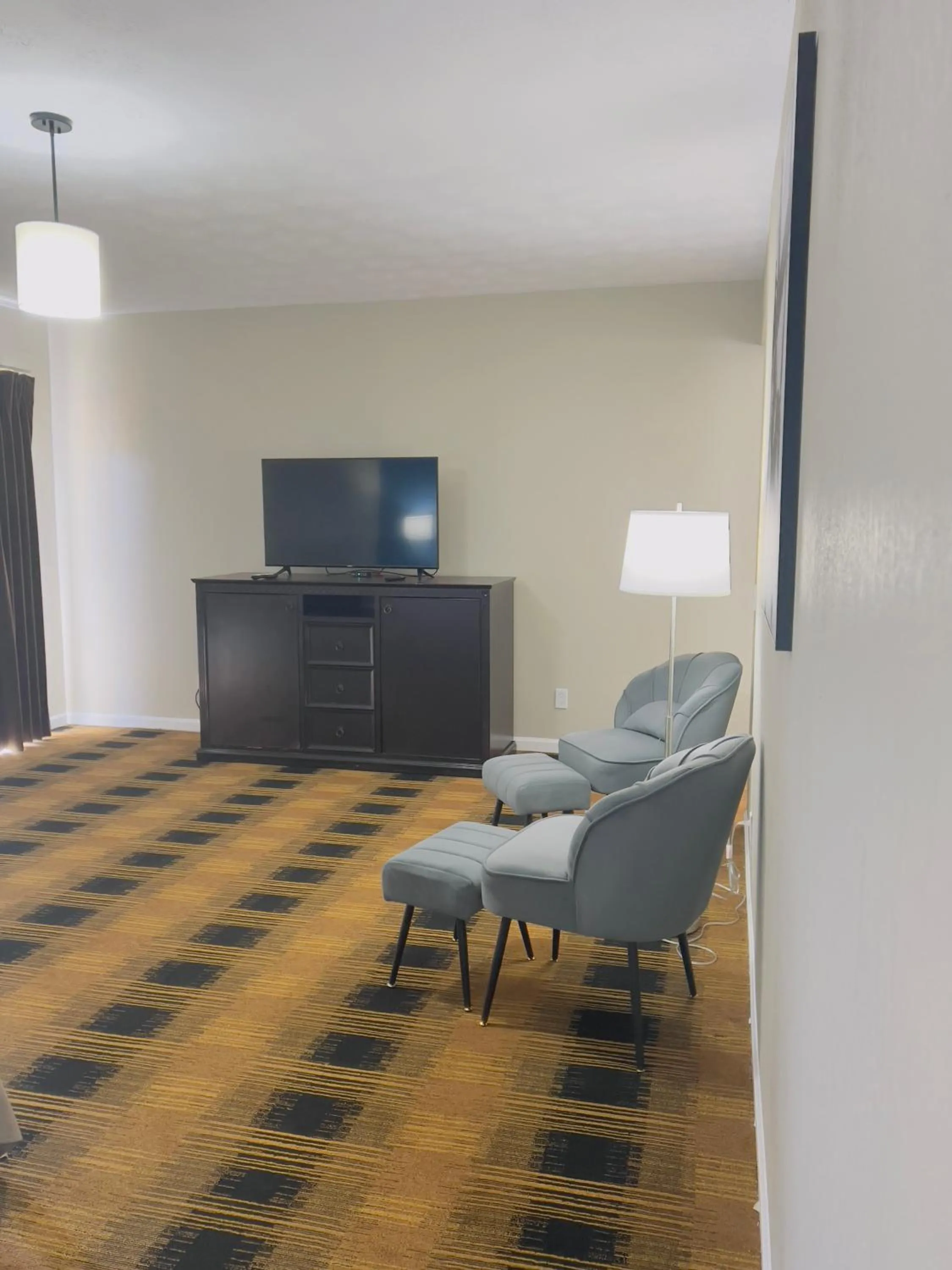 Bedroom, TV/Entertainment Center in Knights Inn Dillard