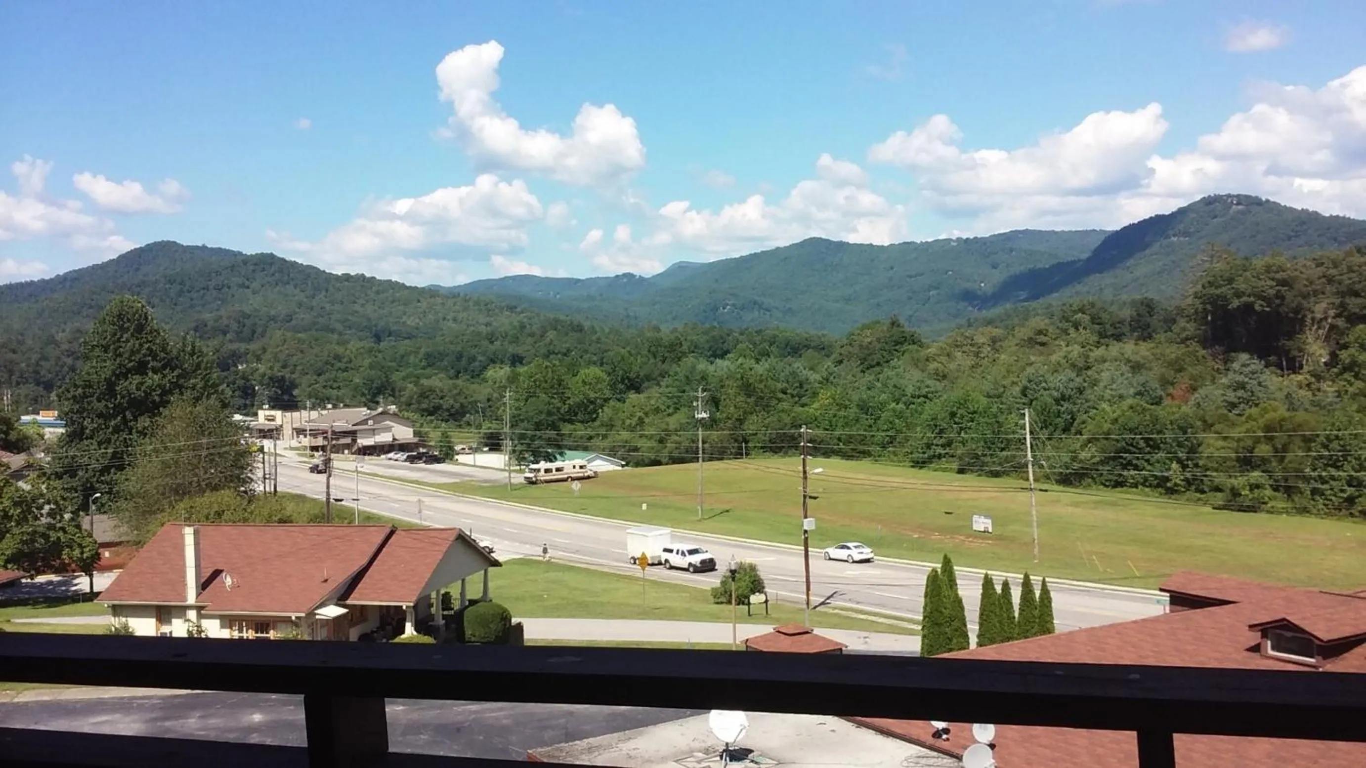 Summer, Mountain View in Knights Inn Dillard