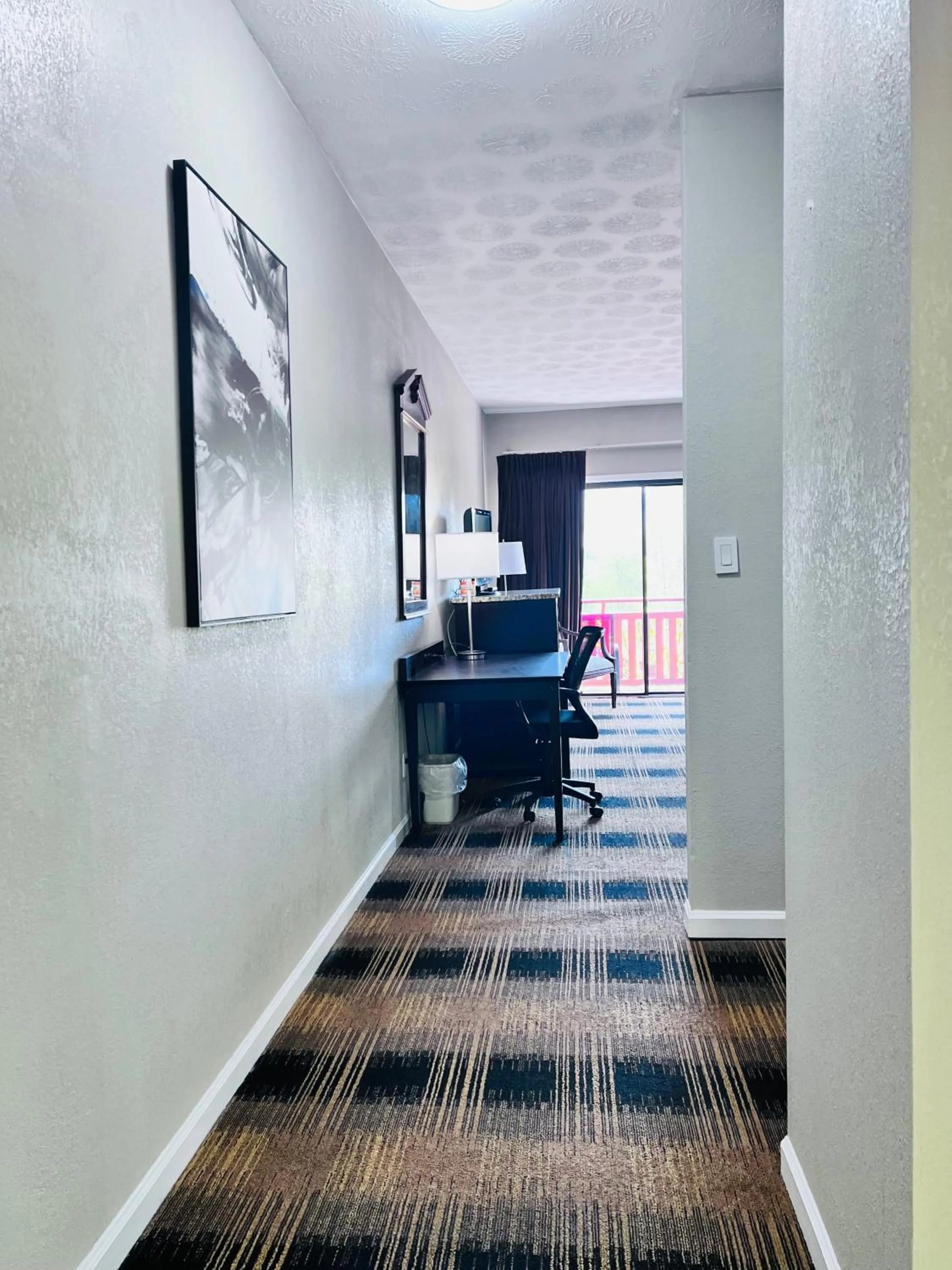 Living room in Knights Inn Dillard