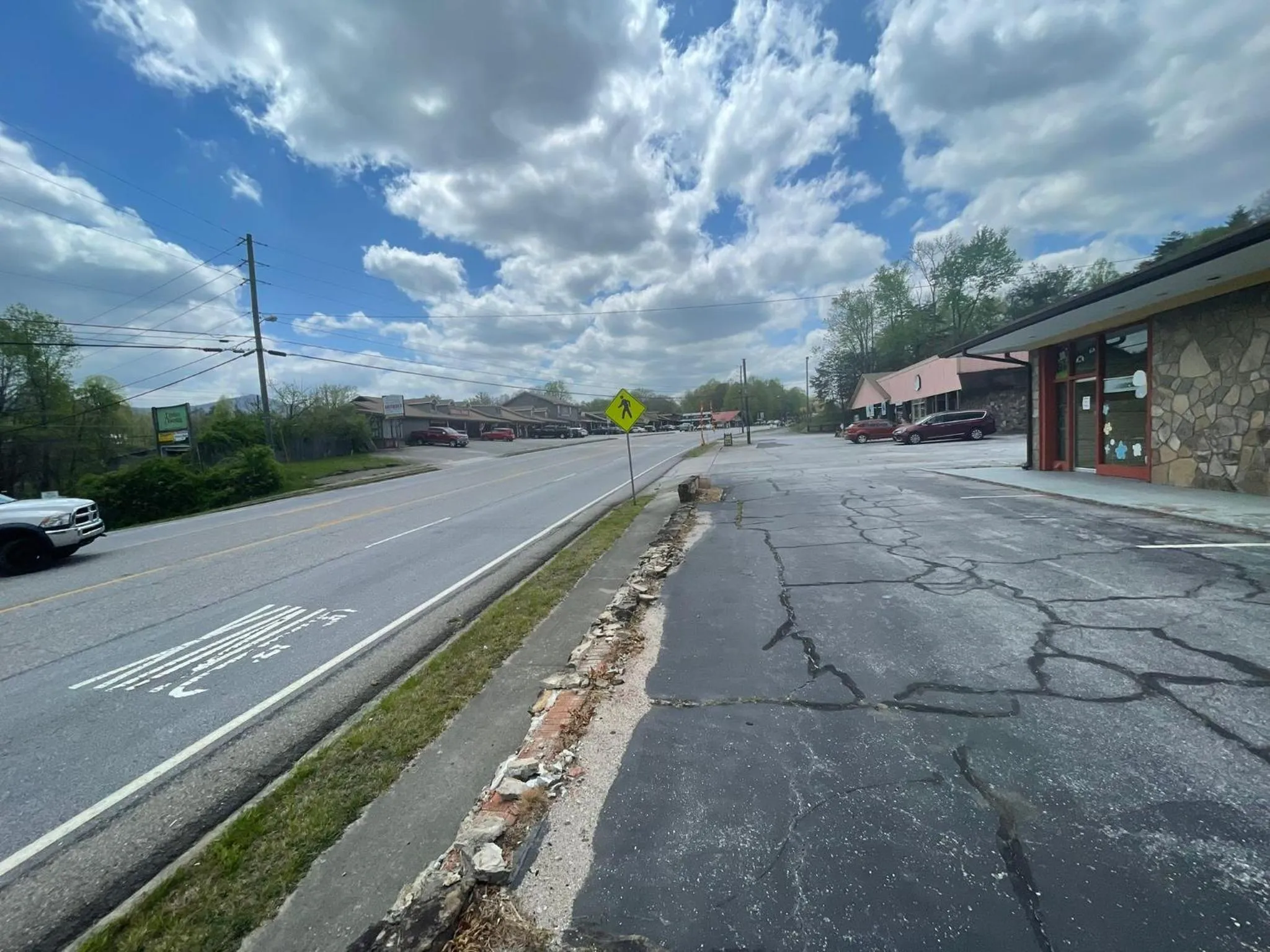 Street view in Knights Inn Dillard