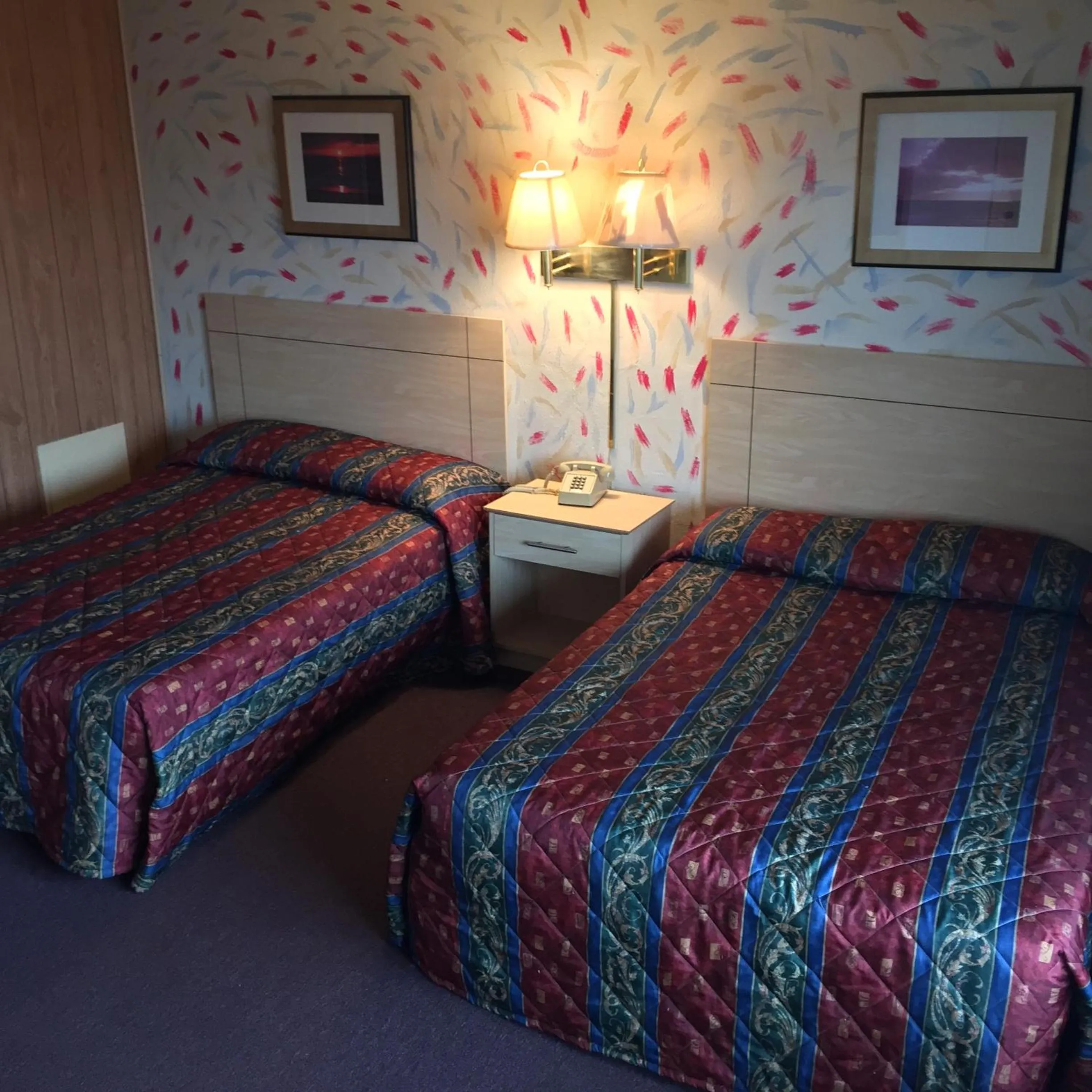 Decorative detail, Bed in MacThrift Motor Inn