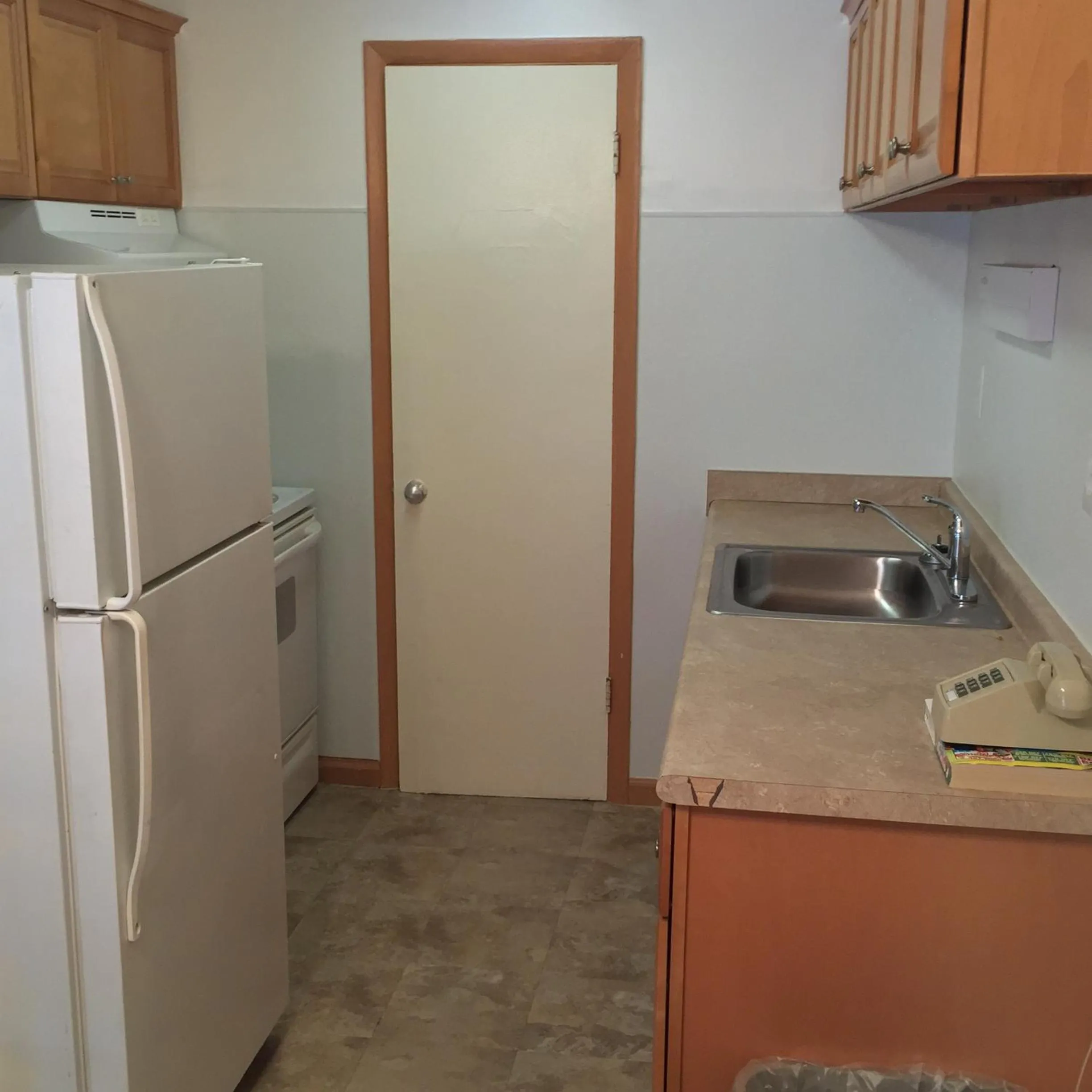 Kitchen or kitchenette in MacThrift Motor Inn
