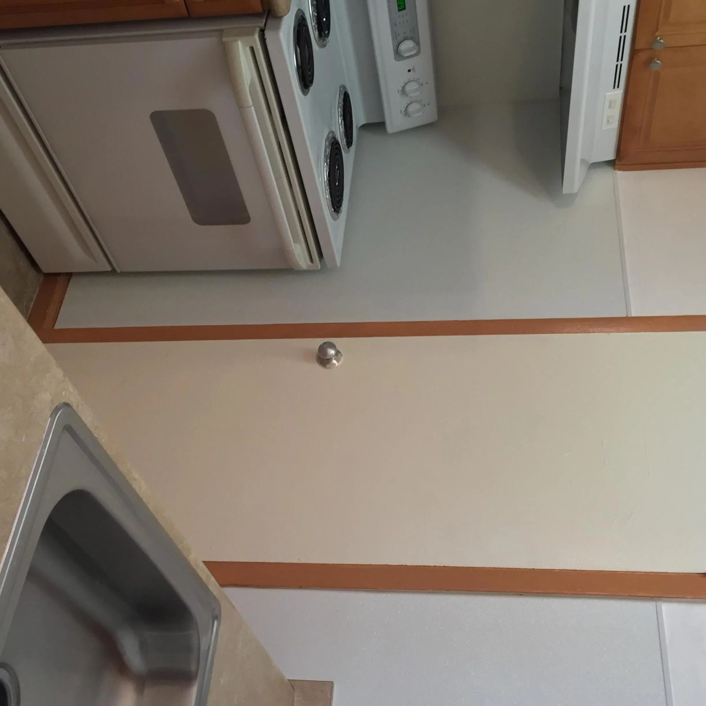 Kitchen or kitchenette in MacThrift Motor Inn